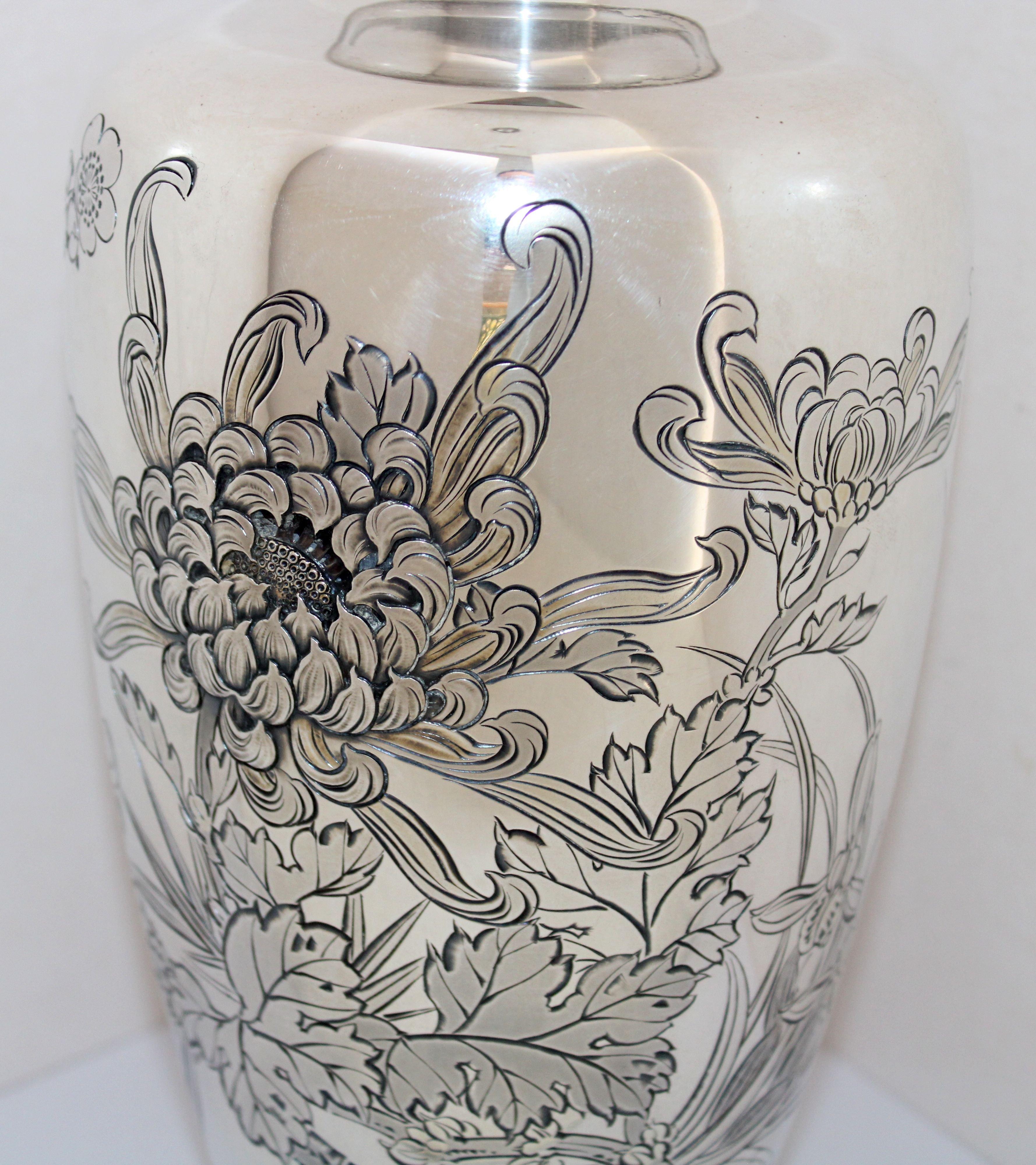 Silver vase, Jungin (pure silver) weight 556g, Meiji period 1868-1912, h24.5 cm - Realist Art by Meiji period, Japan