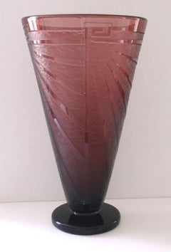 Vase. Verre, H 34 cm ; D 20 cm