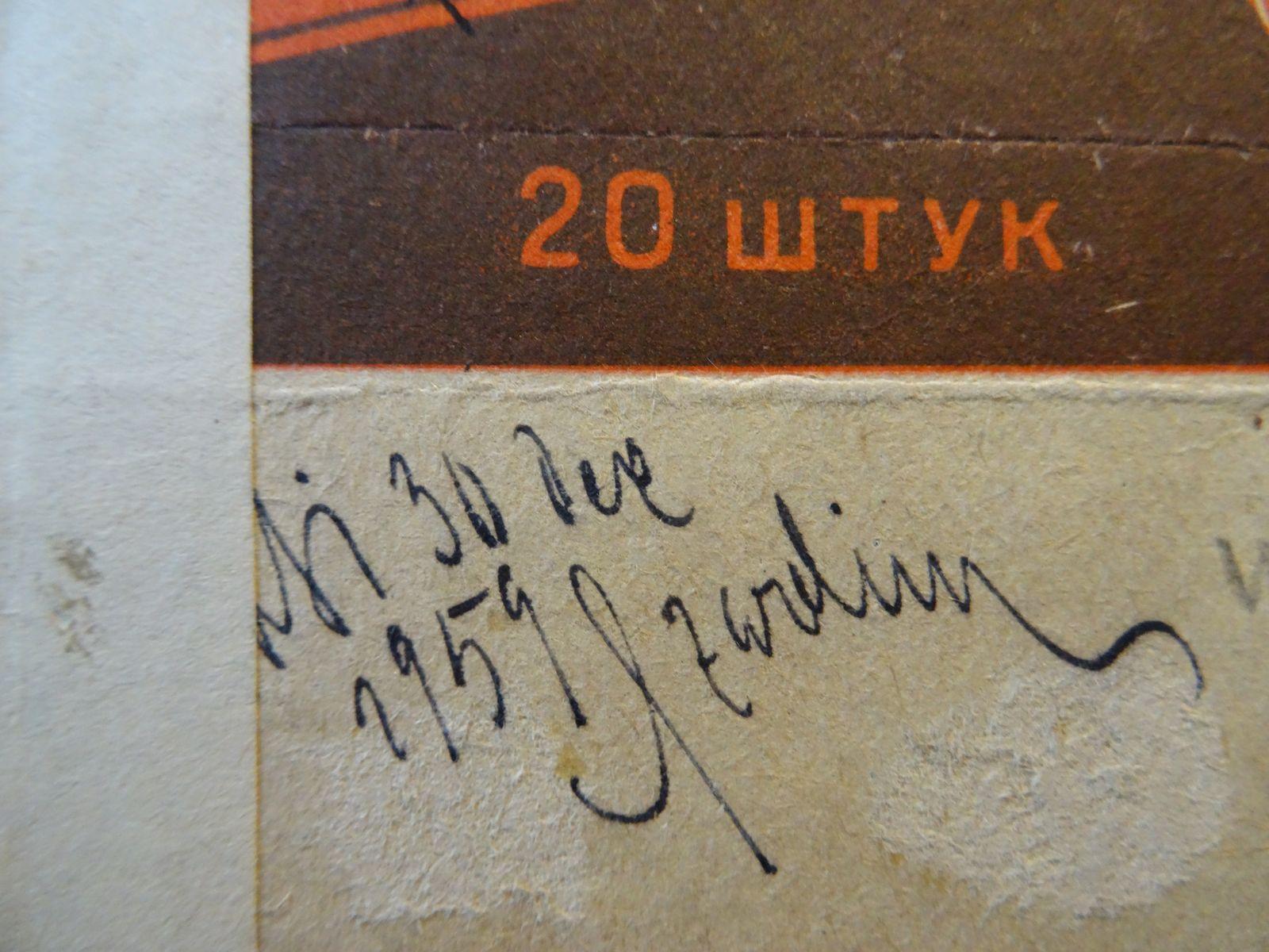 Der alte Jüngere und die weibliche Figur. Papier, Mischtechnik, 13x15,5 cm – Painting von Adolfs Zardins