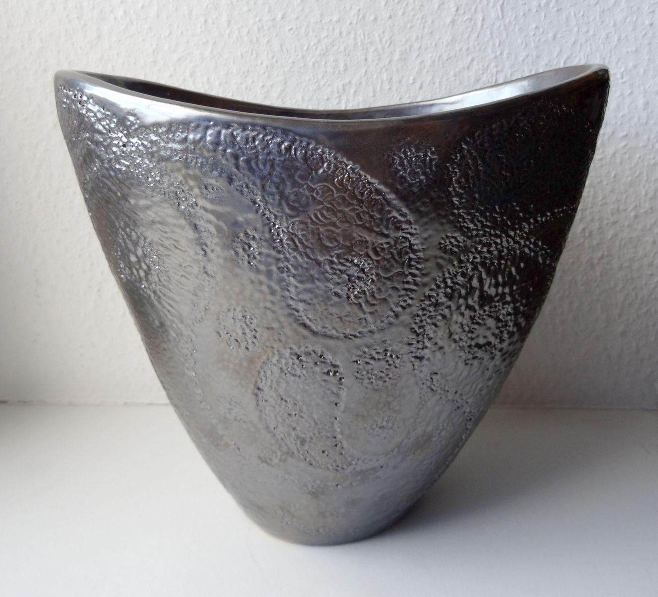 Vase with silver glaze 2017. Stone mass, 19x23, 5x15, 5 cm - Sculpture by Elina Titane 