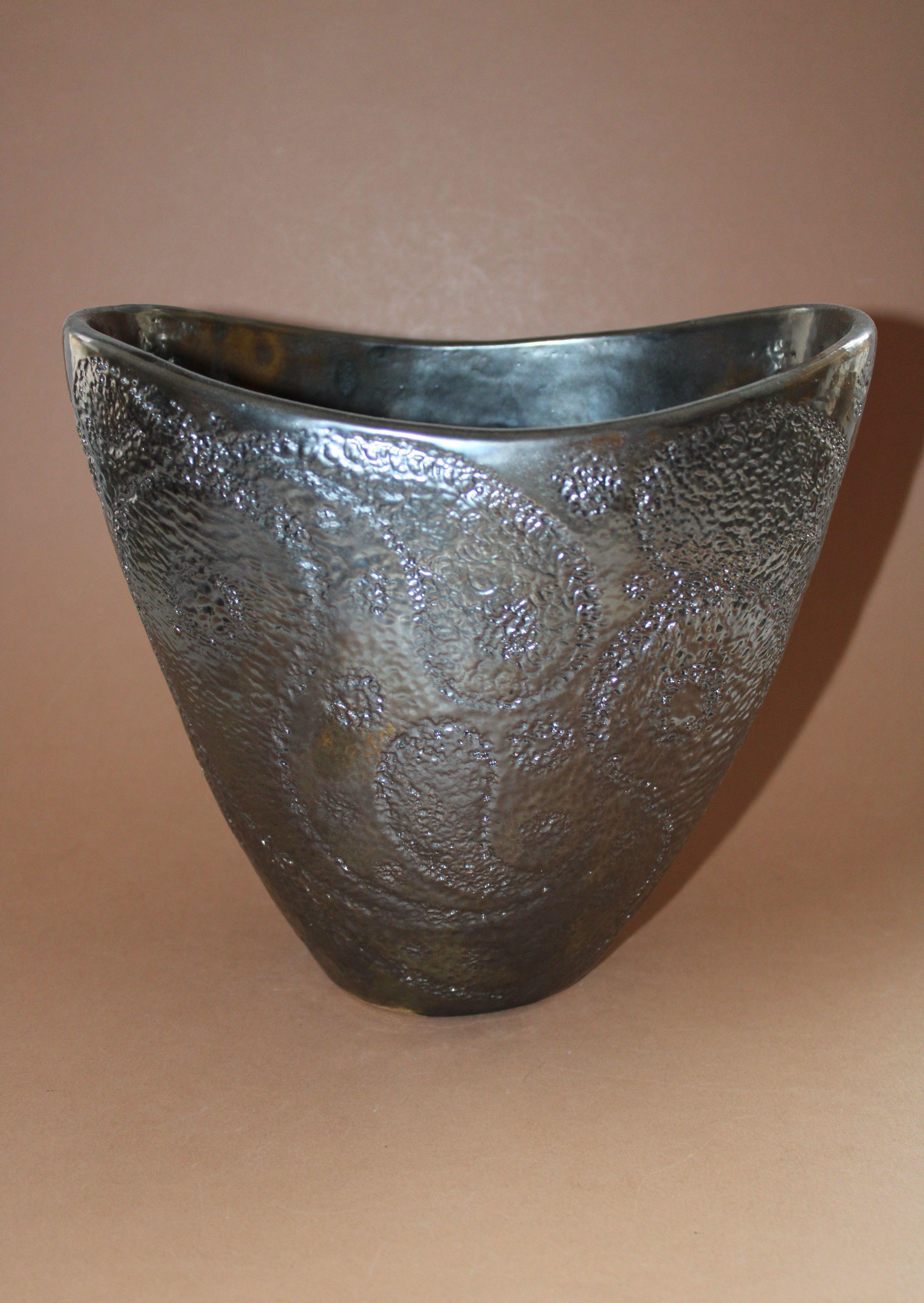Vase à glaçure argentée 2017. la masse de la pierre, 19x23,5x15,5 cm en vente 1
