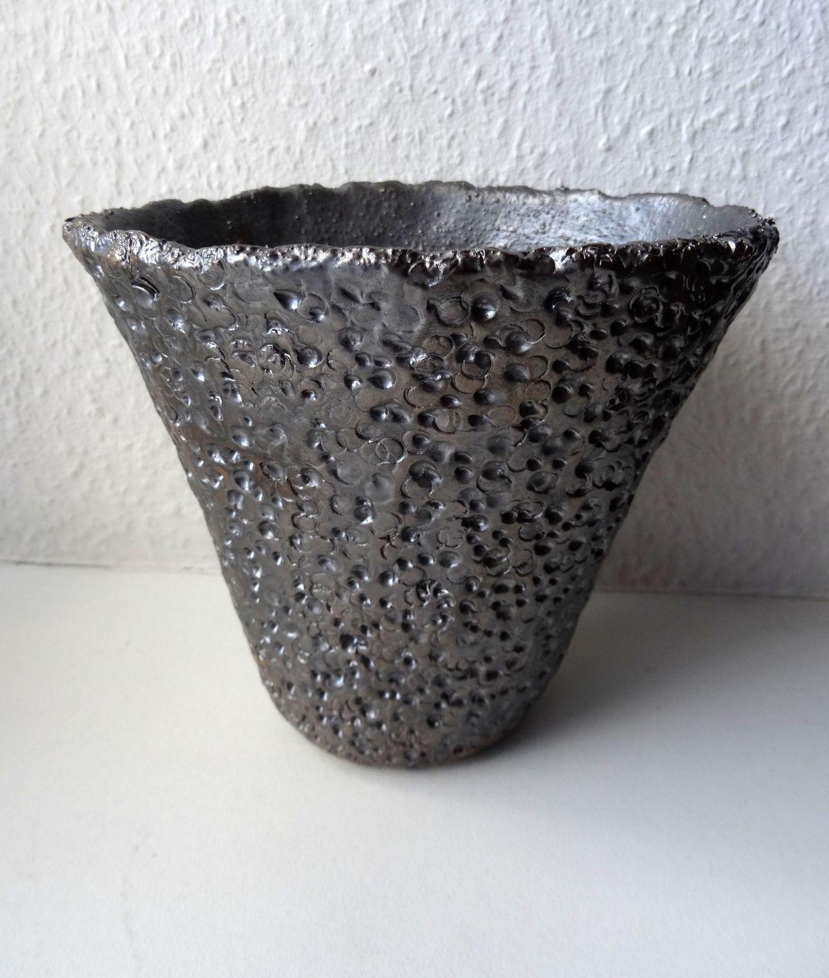 Vase 2017. Stone mass, 14x15.5x12 cm - Art by Elina Titane 