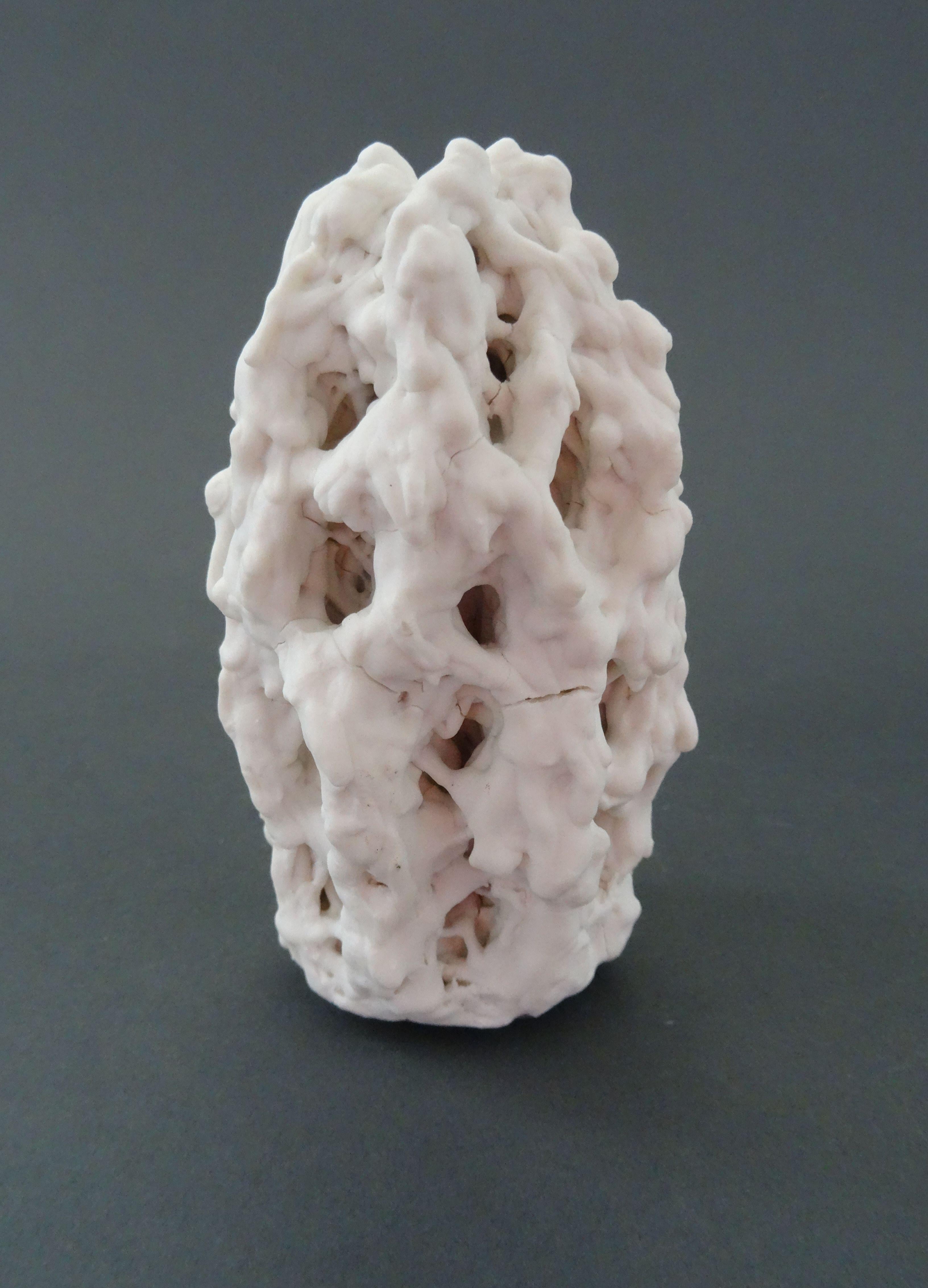 Drop. Porcelain, h 12, 5 cm - Sculpture by Elina Titane 