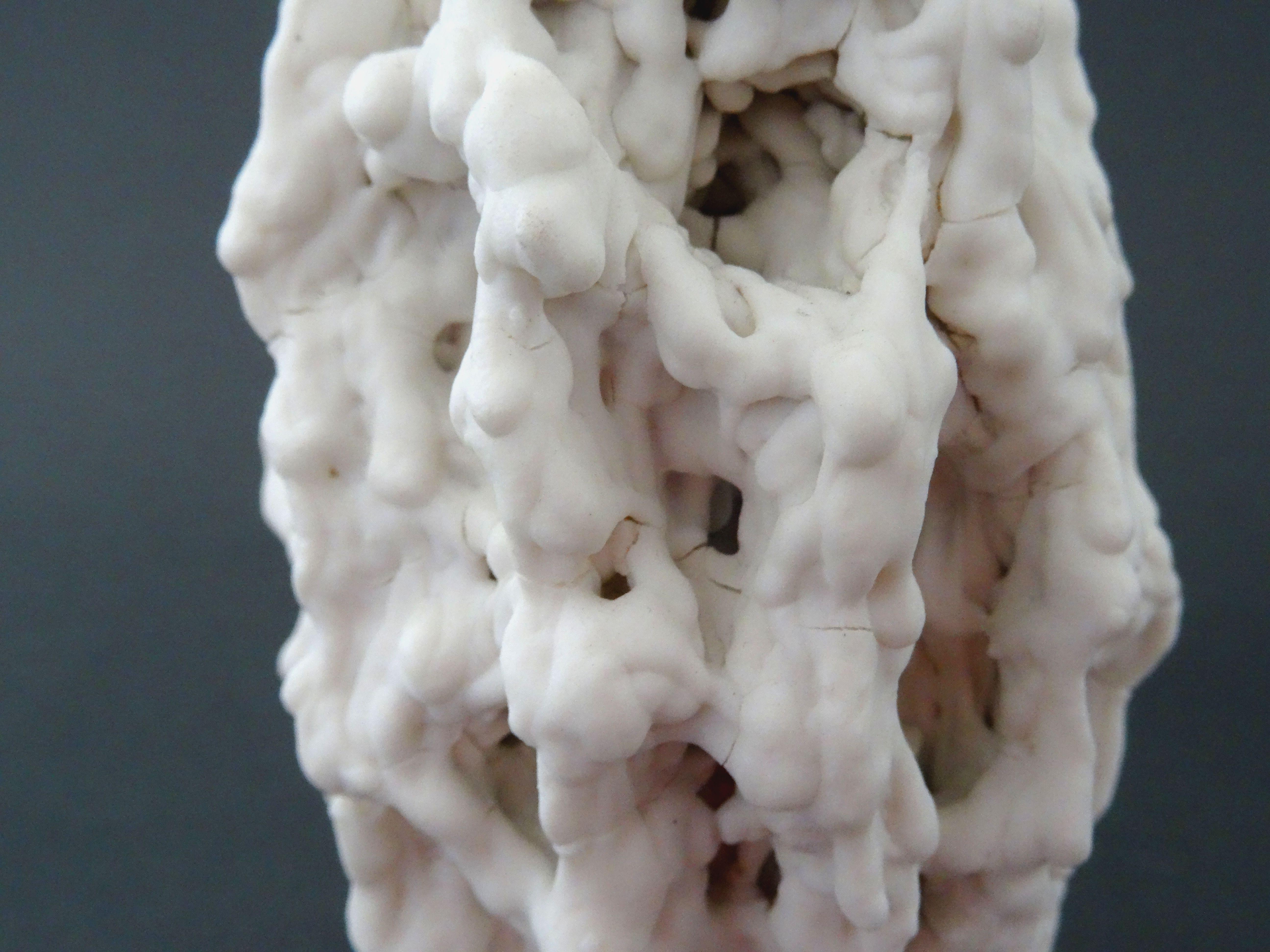 Drop. Porcelain, h 14 cm - Abstract Art by Elina Titane 