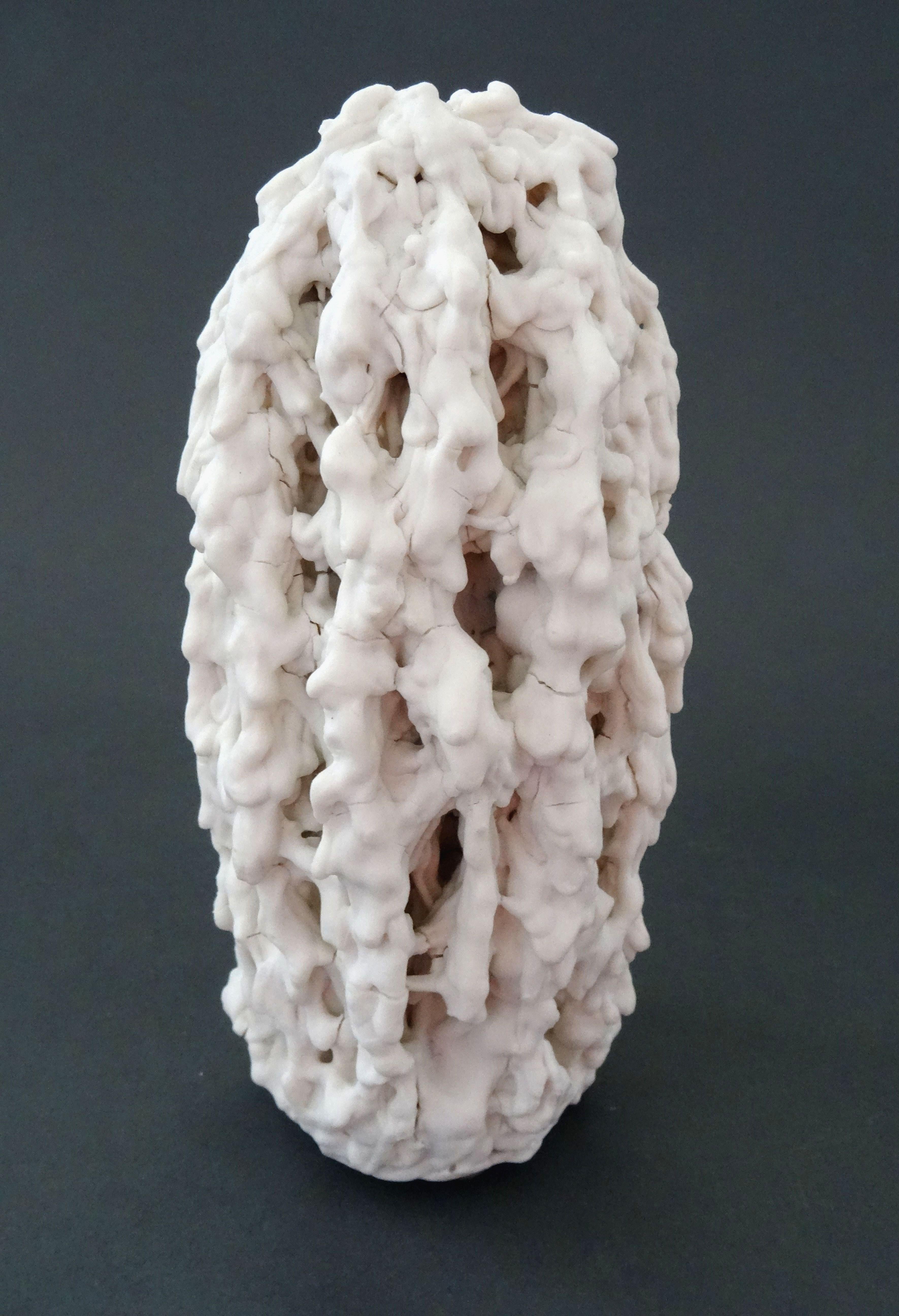 Drop. Porcelain, h 16 cm - Sculpture by Elina Titane 