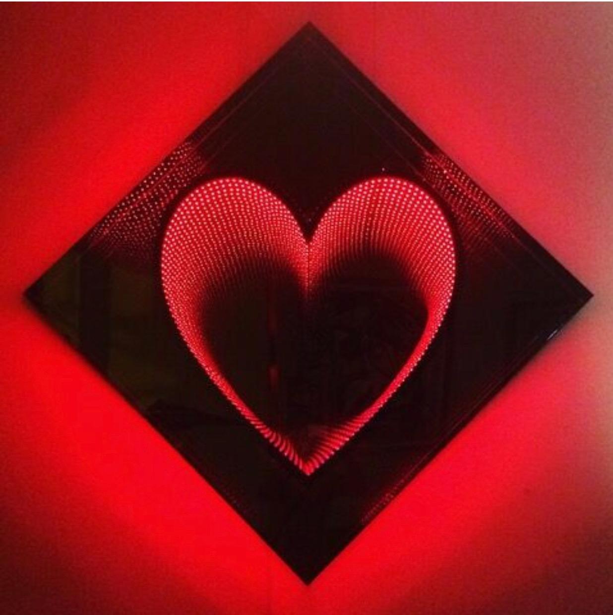 Falcone Abstract Sculpture - Heart, 2019,  LED Mirror Sculpture