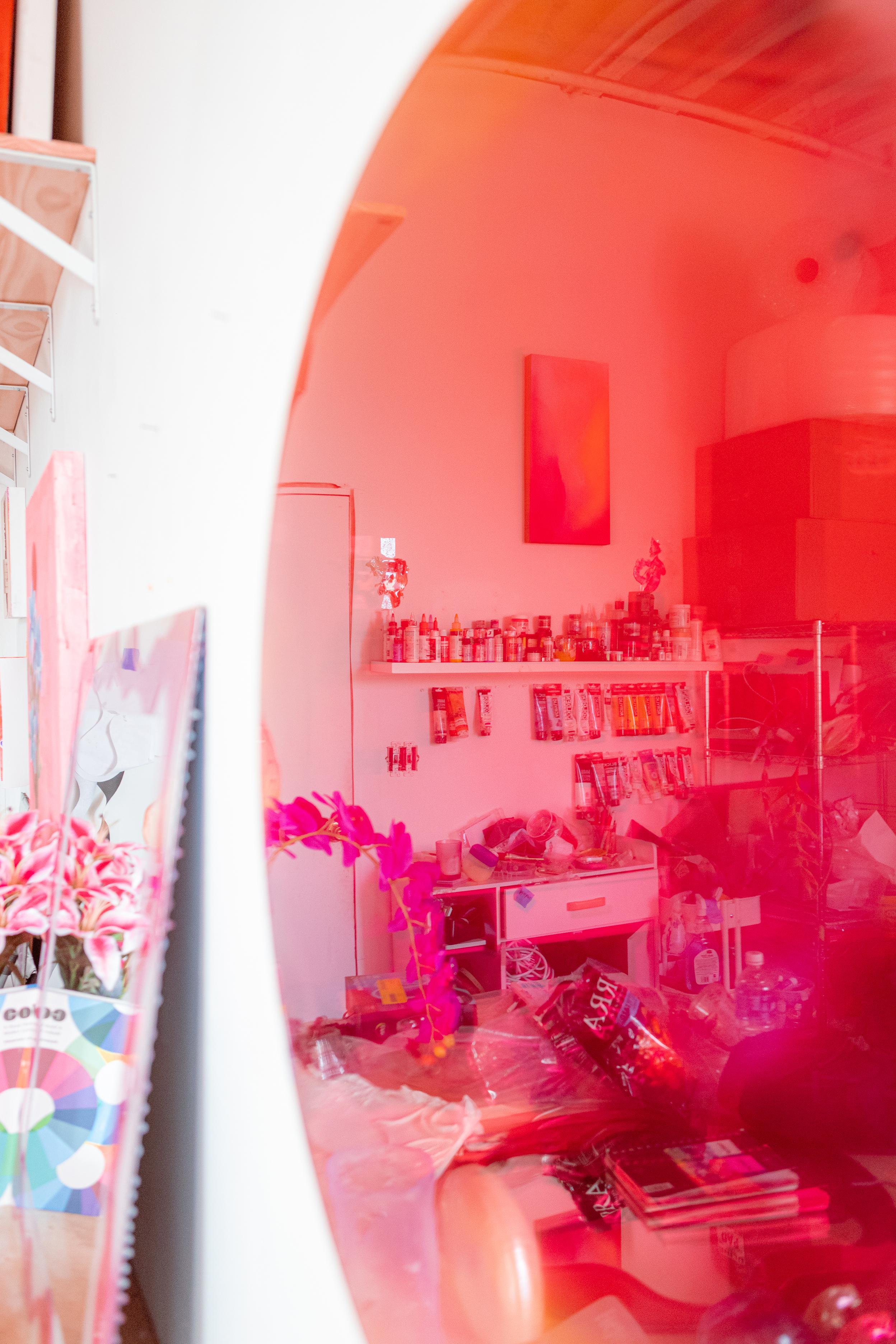 Amour Wanddekoration von Courtney Kinnare, Rosa mehrfarbiger Spiegel im Angebot 5