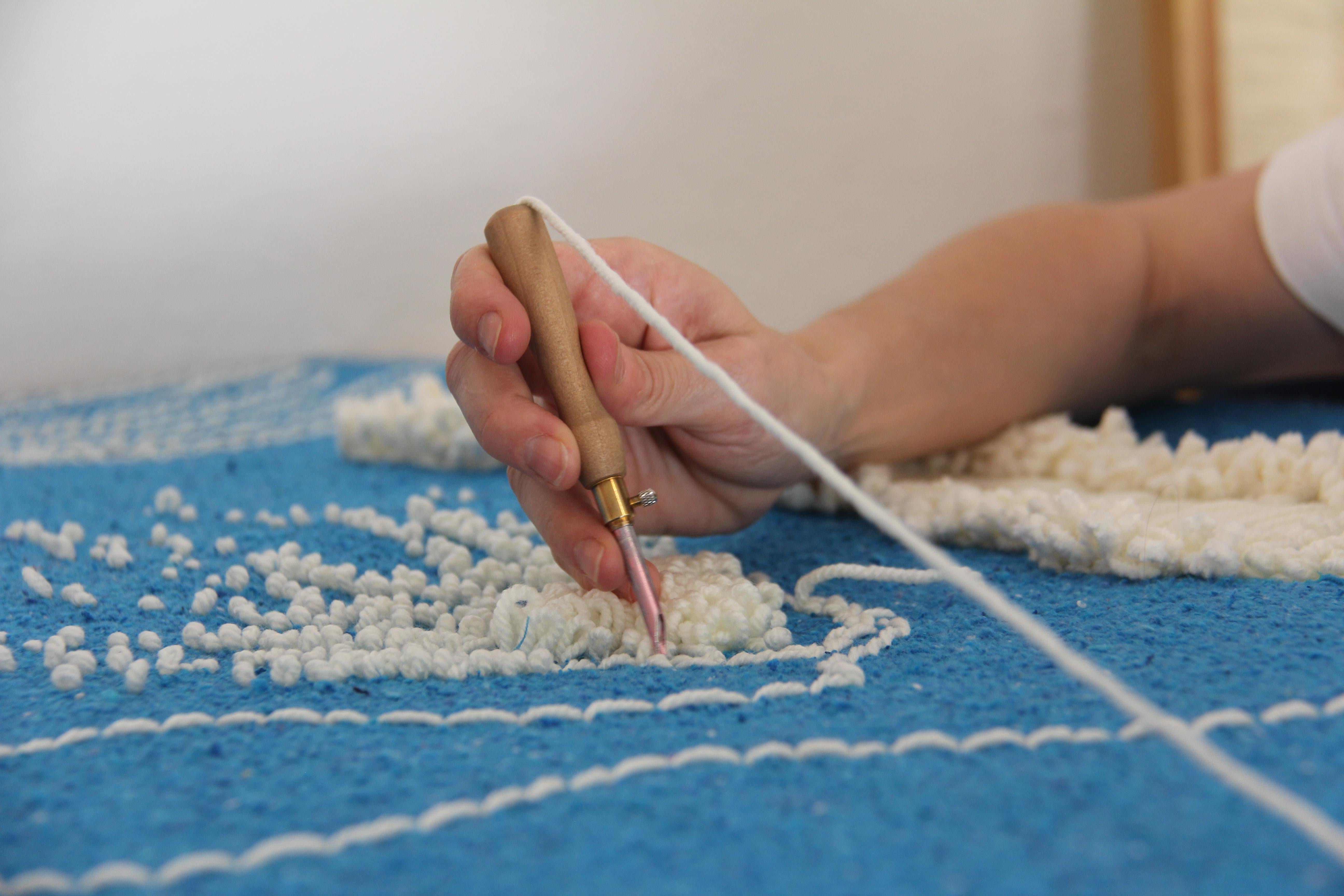 HANABI N* 92 Tapisserie de Marta Moreno, broderie au fil et à l'aiguille Textile en vente 3