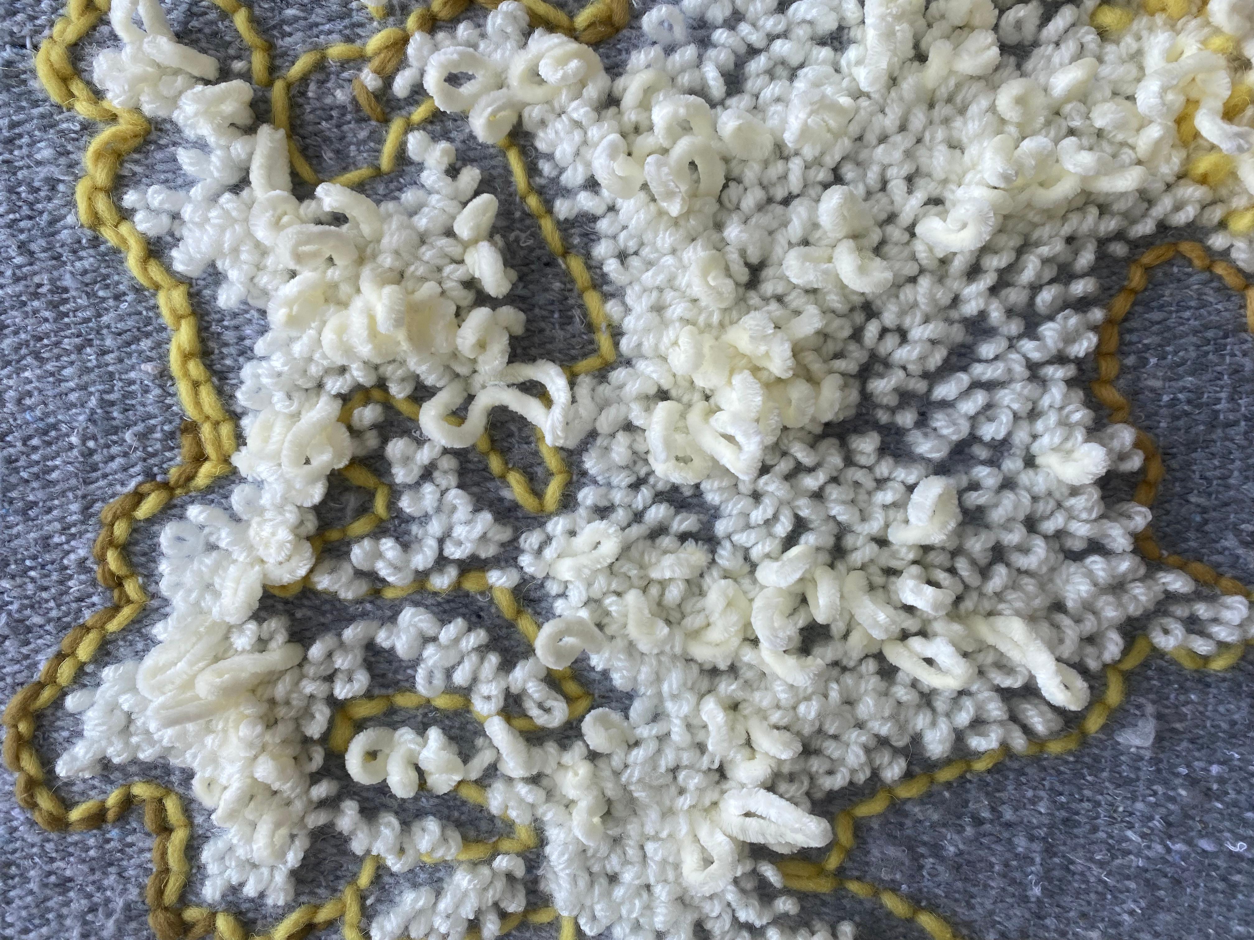 Lichen Tapisserie de Marta Moreno, broderie à l'aiguille et au fil, œuvre d'art textile en vente 2