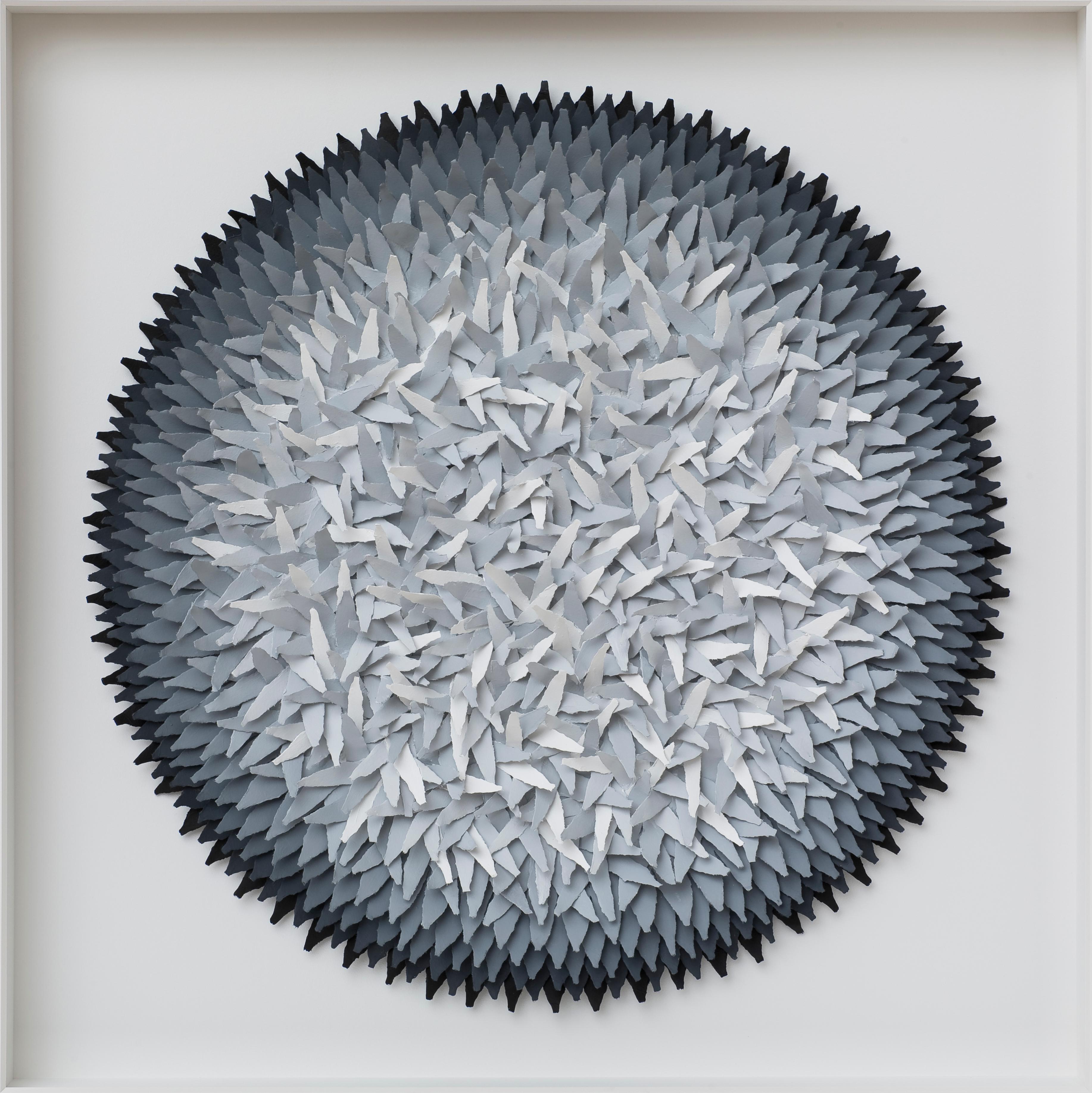 Assemblage Grauer Gradient – abstraktes zeitgenössisches dreidimensionales Kunstwerk  (Abstrakt), Mixed Media Art, von Volker Kuhn