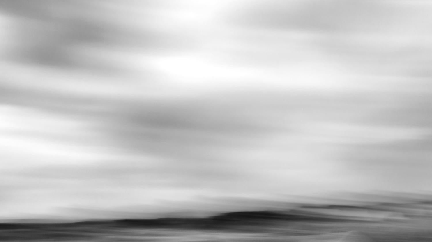 Landscape Photograph di Michael Götze - Tempesta - fotografia contemporanea di paesaggio in bianco e nero con oceano e nuvole
