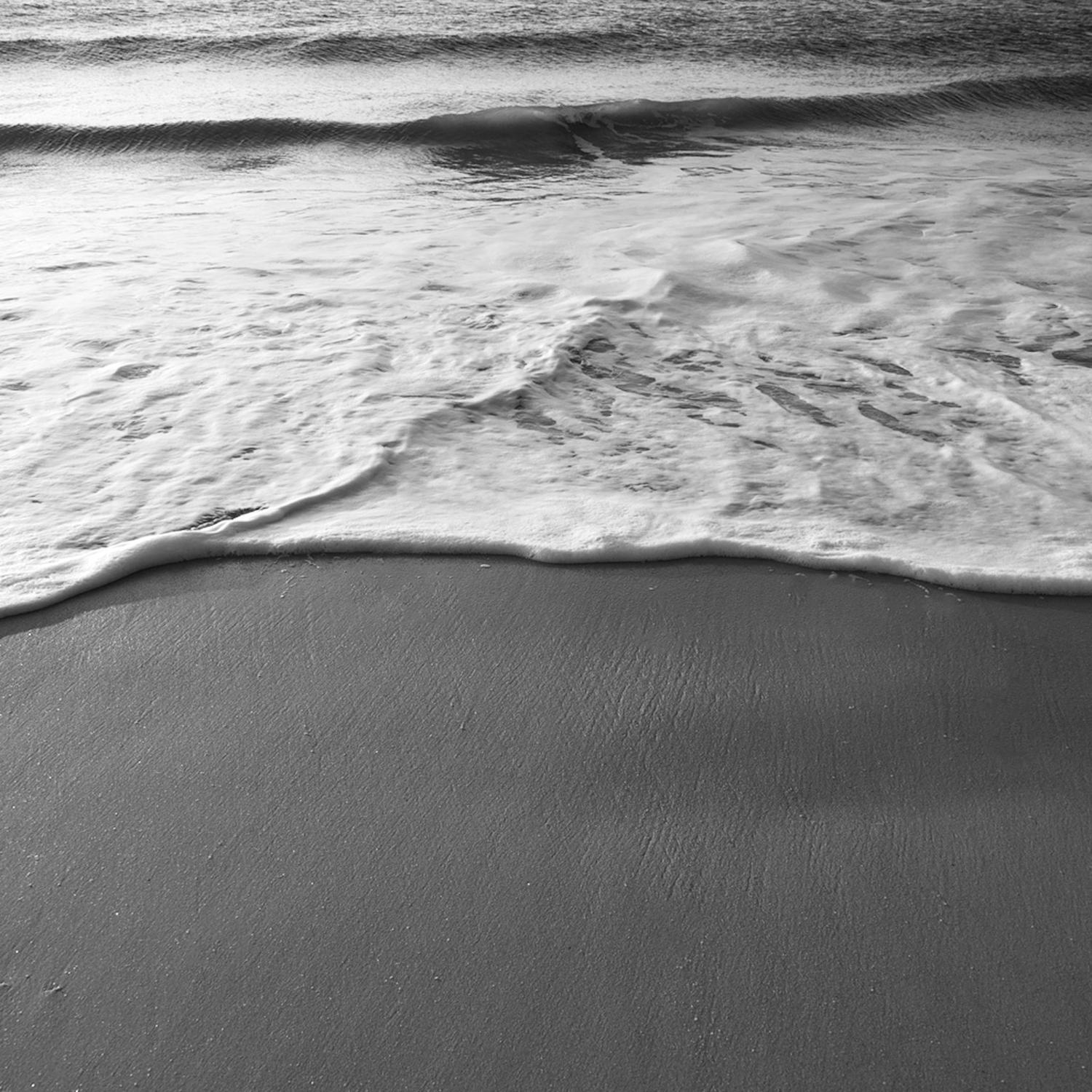 Michael Götze Landscape Photograph - Silent Force - contemporary black and white photograph of ocean and foam