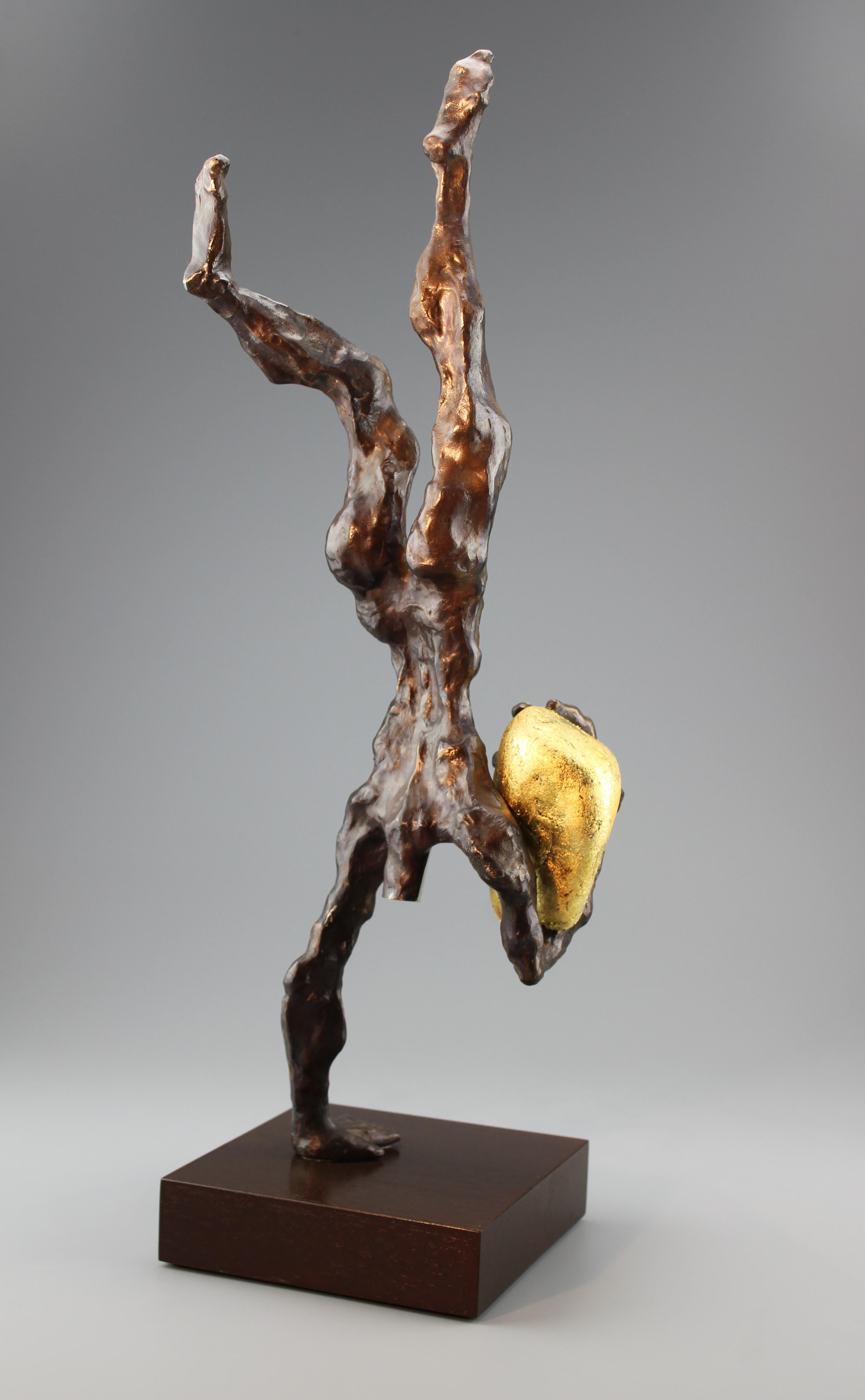 Artist: Tomasz Koclęga 
Name: Exercitiis cum Thesauris
Year of creation: 2018
Techique: bronze, stone, gold
Dimentions: (H) 66 x (W) 22x (D) 22 cm
Edition: 6
Pedestal: laquered sapeli wood 18 x 18 x 5 cm

Tomasz Koclęga.
born in 1968.

Graduated