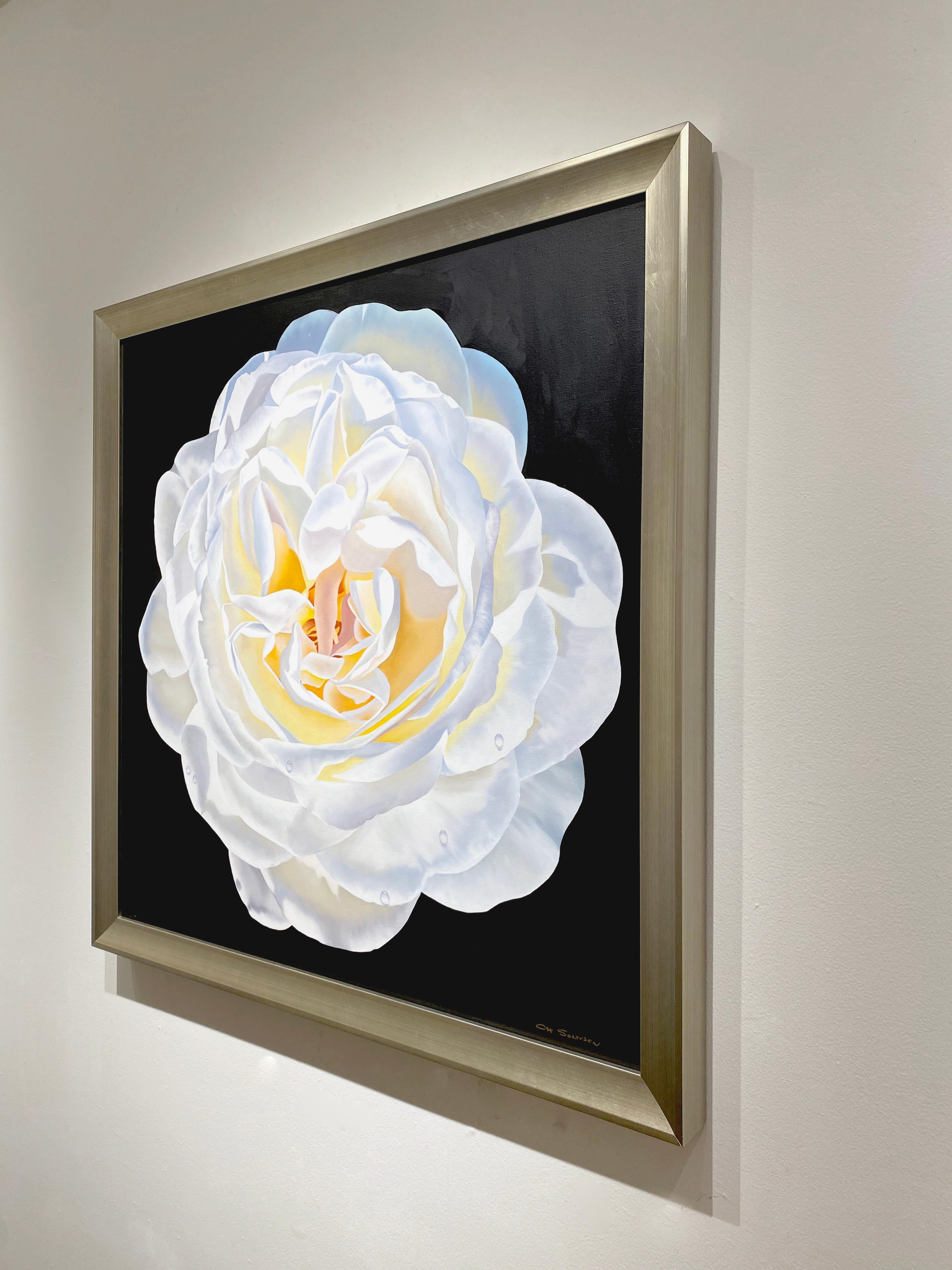 Ora Sorensen, « White Rose », peinture à l'huile sur toile de fleur photoréaliste en vente 2