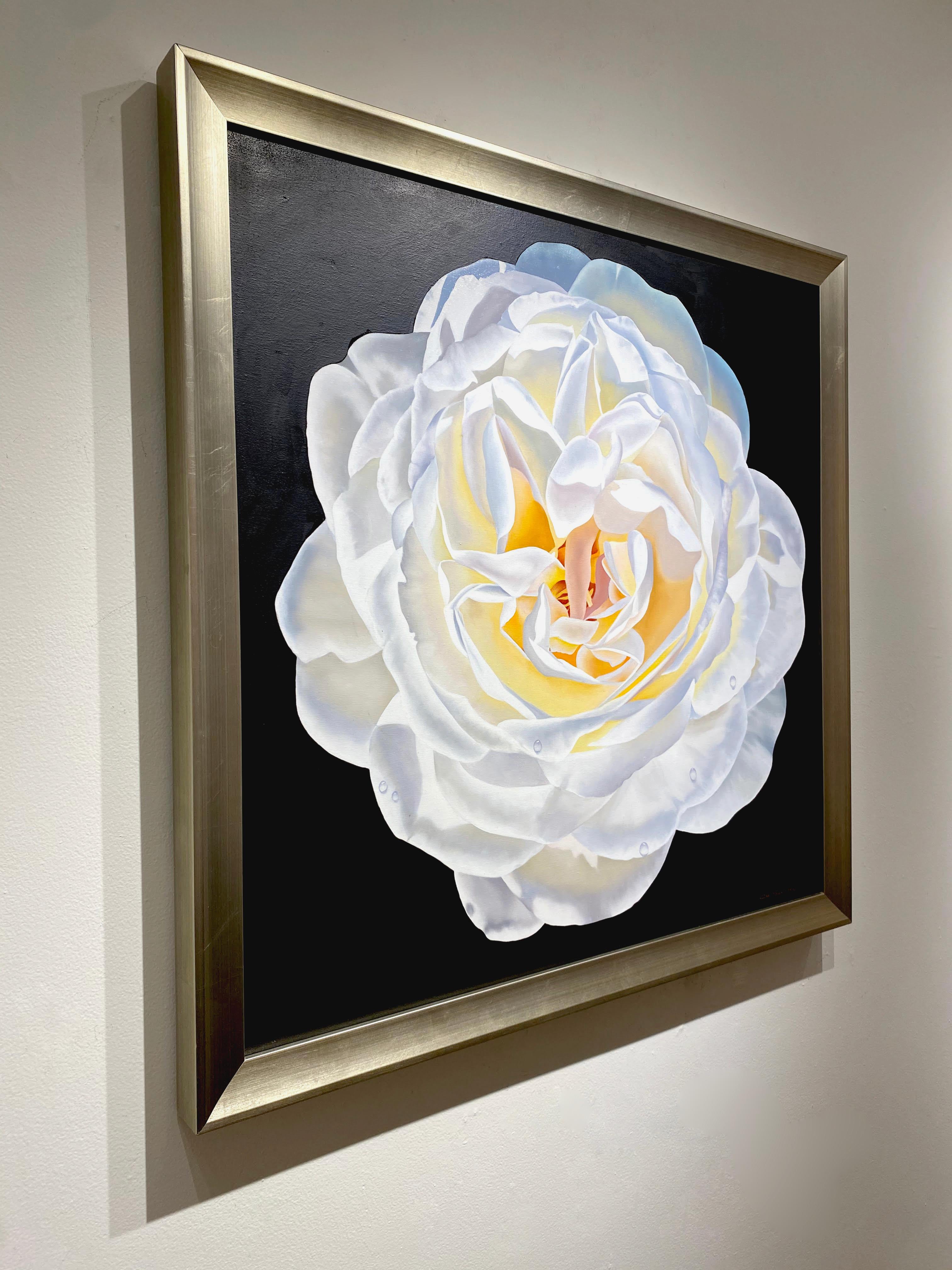 Ora Sorensen, « White Rose », peinture à l'huile sur toile de fleur photoréaliste en vente 3