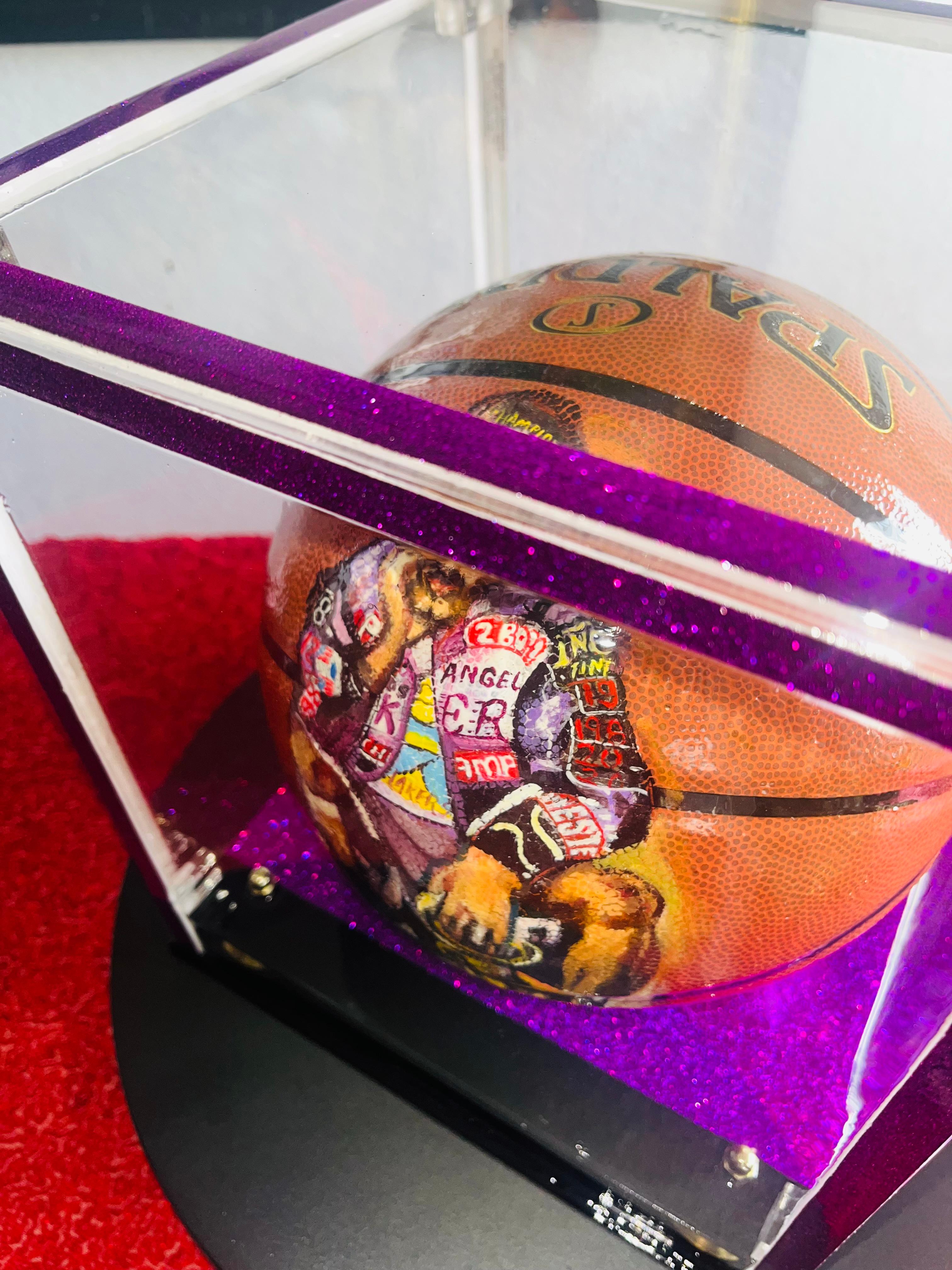 Kobe Bryant Super BasketBall (Einzigartige Erinnerungsstücke mit Turning-Tisch)  im Angebot 7