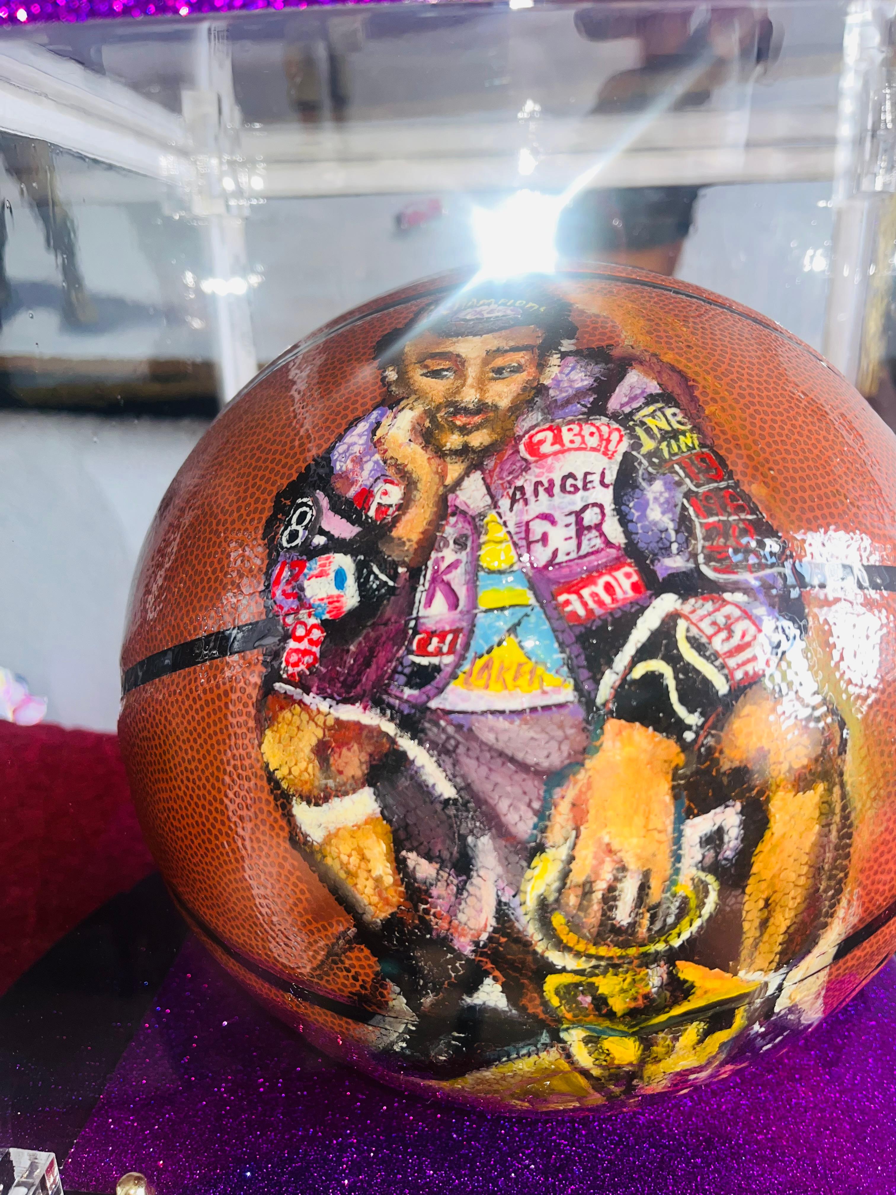 Kobe Bryant Super BasketBall (Einzigartige Erinnerungsstücke mit Turning-Tisch)  im Angebot 8