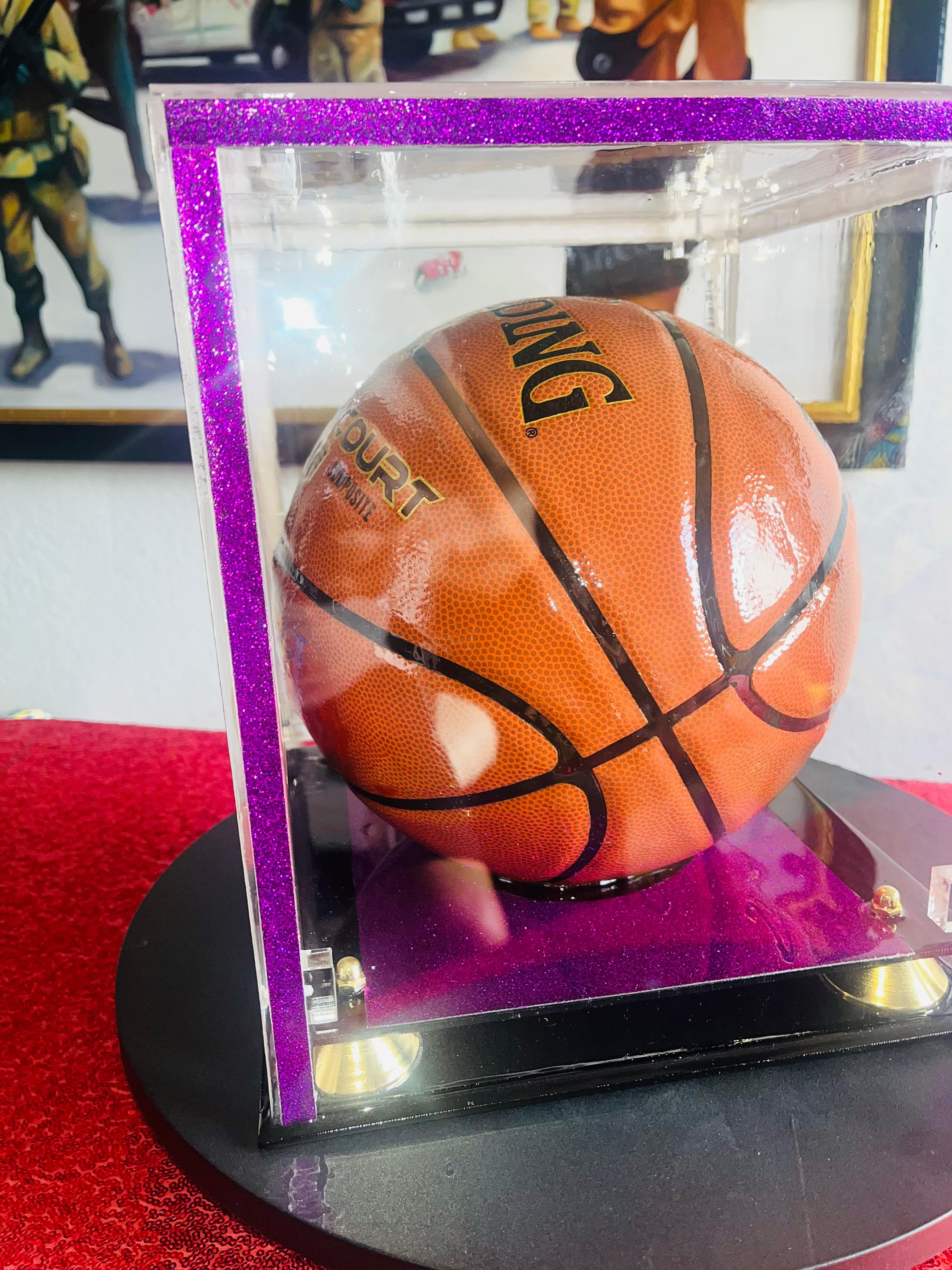 Kobe Bryant Super BasketBall (Einzigartige Erinnerungsstücke mit Turning-Tisch)  im Angebot 10