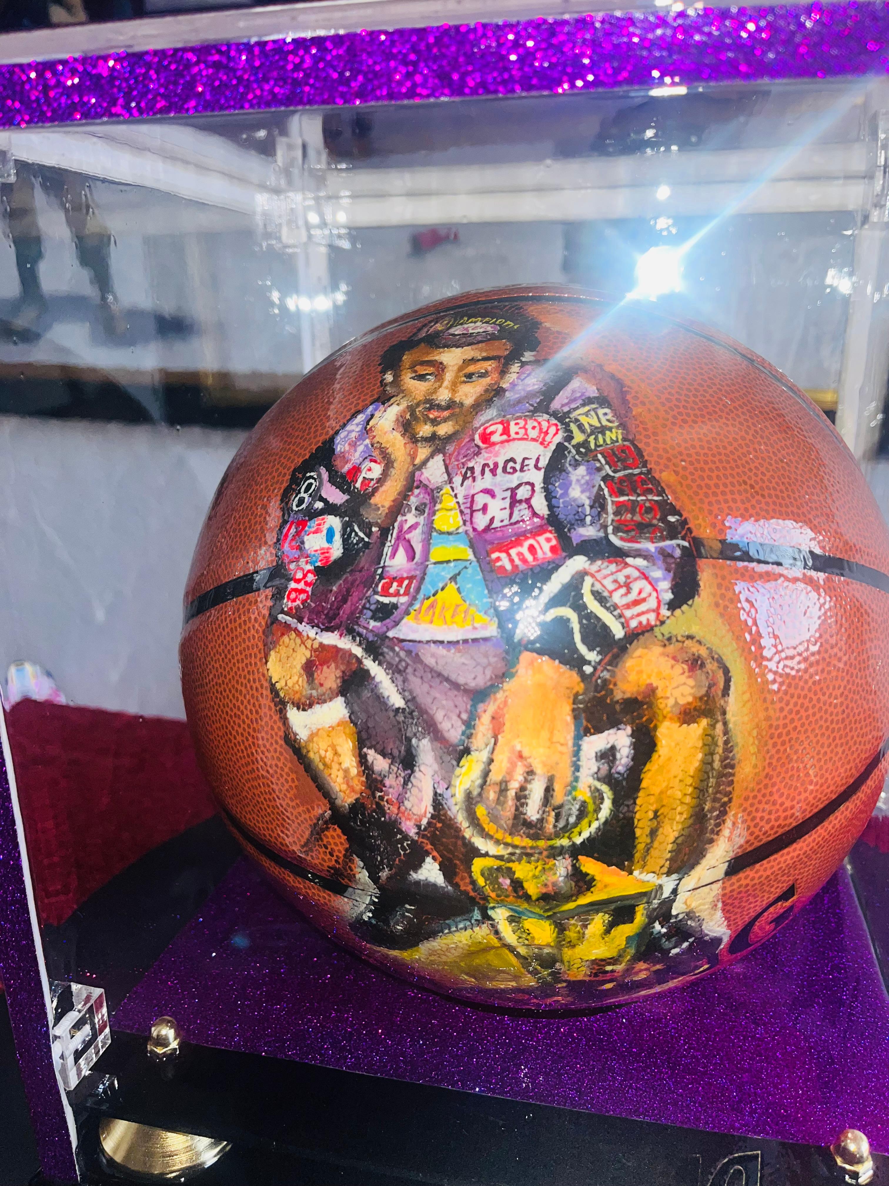 Kobe Bryant Super BasketBall (Einzigartige Erinnerungsstücke mit Turning-Tisch)  im Angebot 12