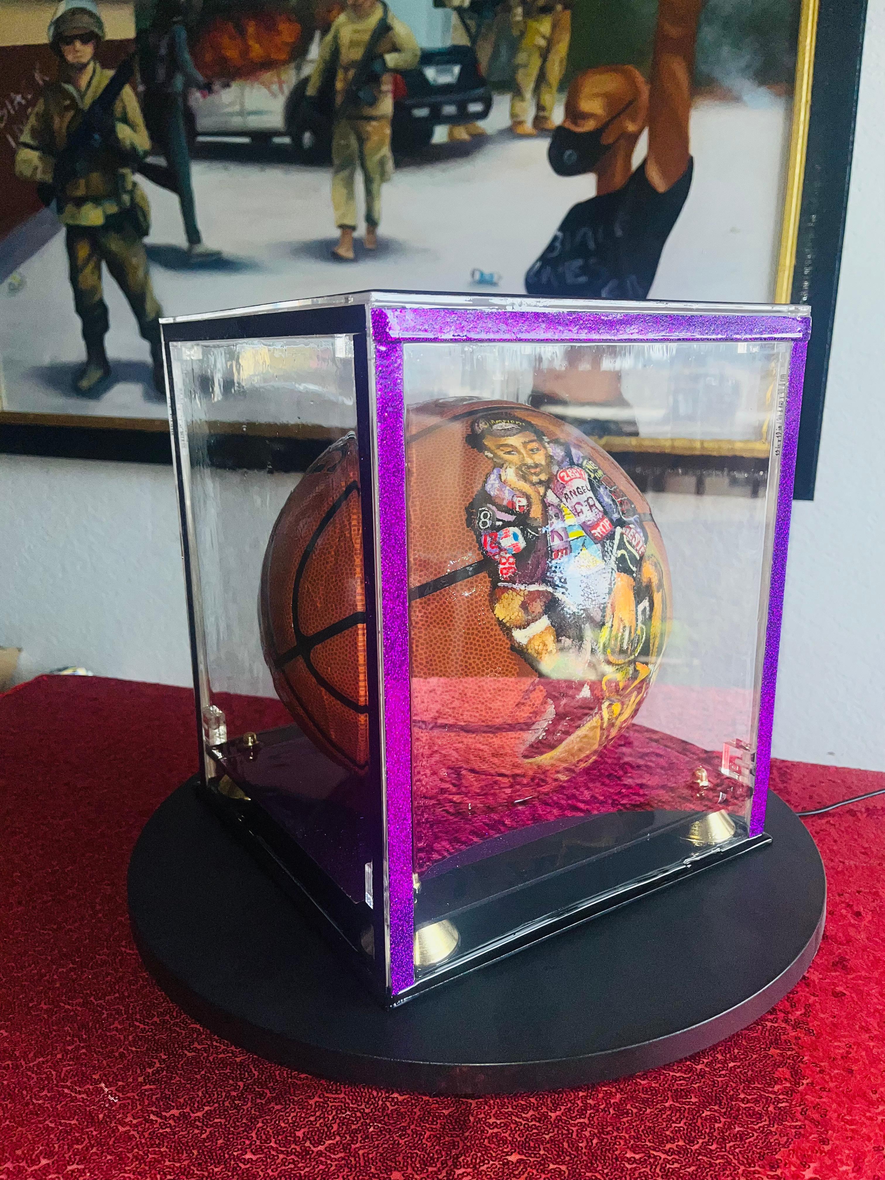 Kobe Bryant Super BasketBall (Einzigartige Erinnerungsstücke mit Turning-Tisch)  im Angebot 13