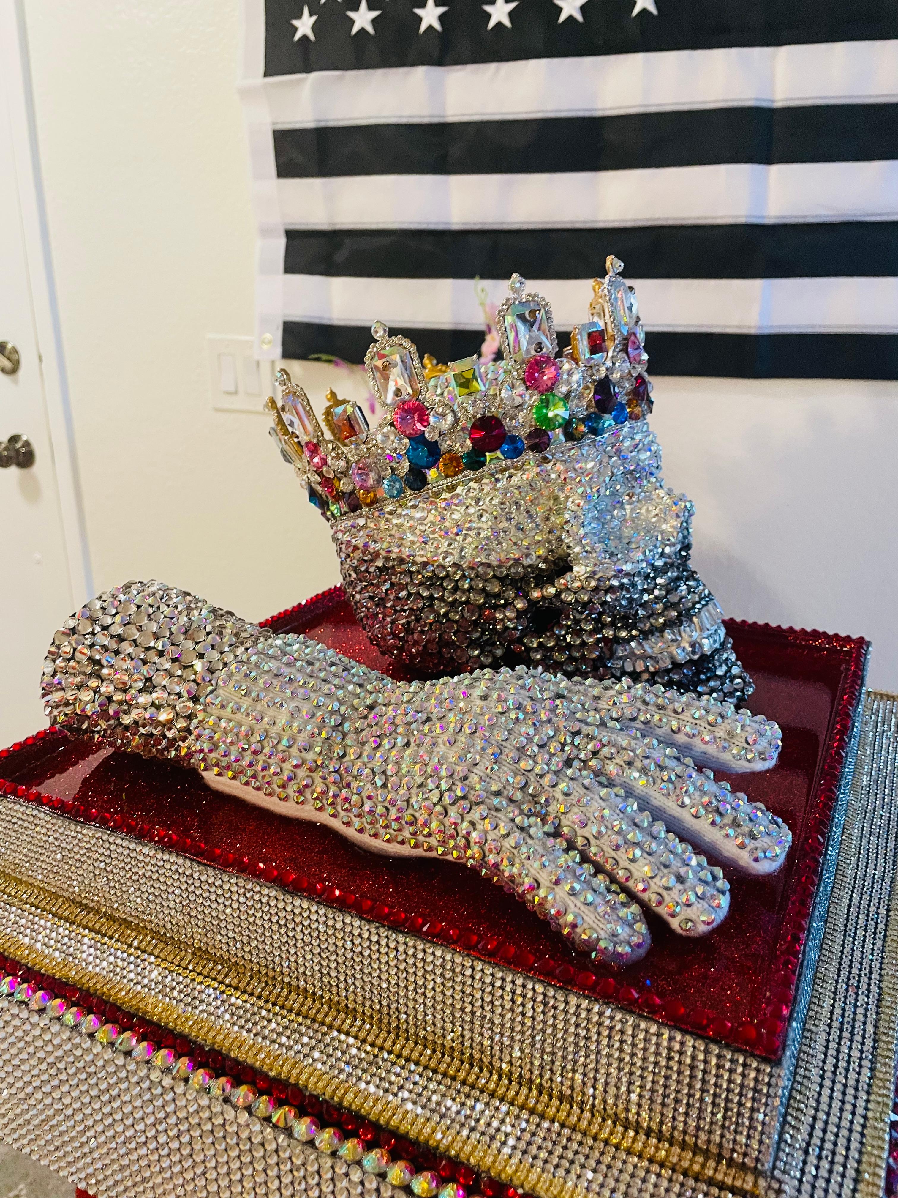 MJ: THE ULTIMATE KING OF POP (Swarovski Skull+CustomBase+Crown+Glove Replica)    For Sale 2