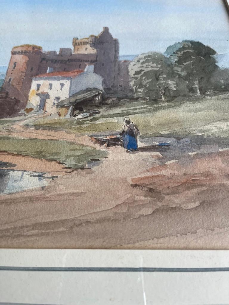 Aquarelle de l'English School, Un personnage près d'un château et d'un loch écossais en vente 1