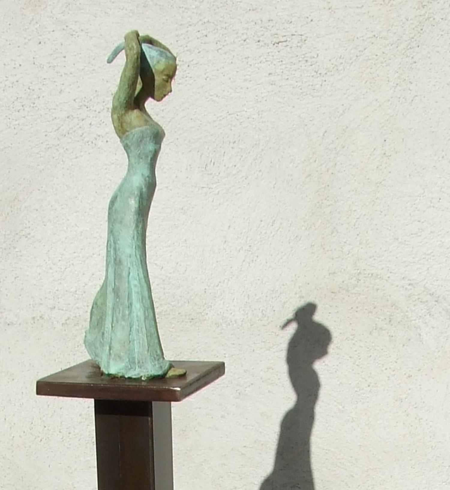 Sensualité III est une sculpture en bronze à patine verte, elle est reliée à une base en acier. Le tirage est de 8 exemplaires. La sculpture sera expédiée dans une caisse en bois afin de la protéger au maximum pendant le transport.

La dernière