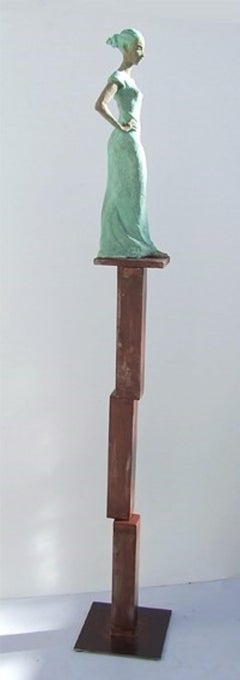 Zeitgenössische Bodenskulptur „Psique“ aus Bronze, weibliche figurative Seelengöttin 