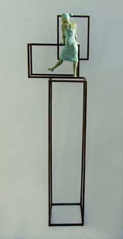 Zeitgenössische Bodenskulptur ""Cuba Salsa" aus Bronze, figuratives tanzendes Mädchen