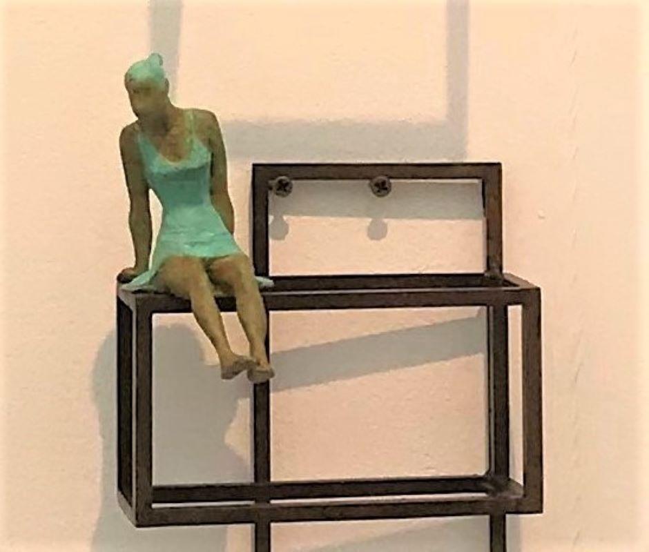 Discovery è una scultura in bronzo con patina verde, collegata a una base in acciaio. L'edizione è di 50 copie. Questa scultura può essere appoggiata su una mensola o appesa alla parete.  

L'ultima serie di sculture di Joan, composta da figure