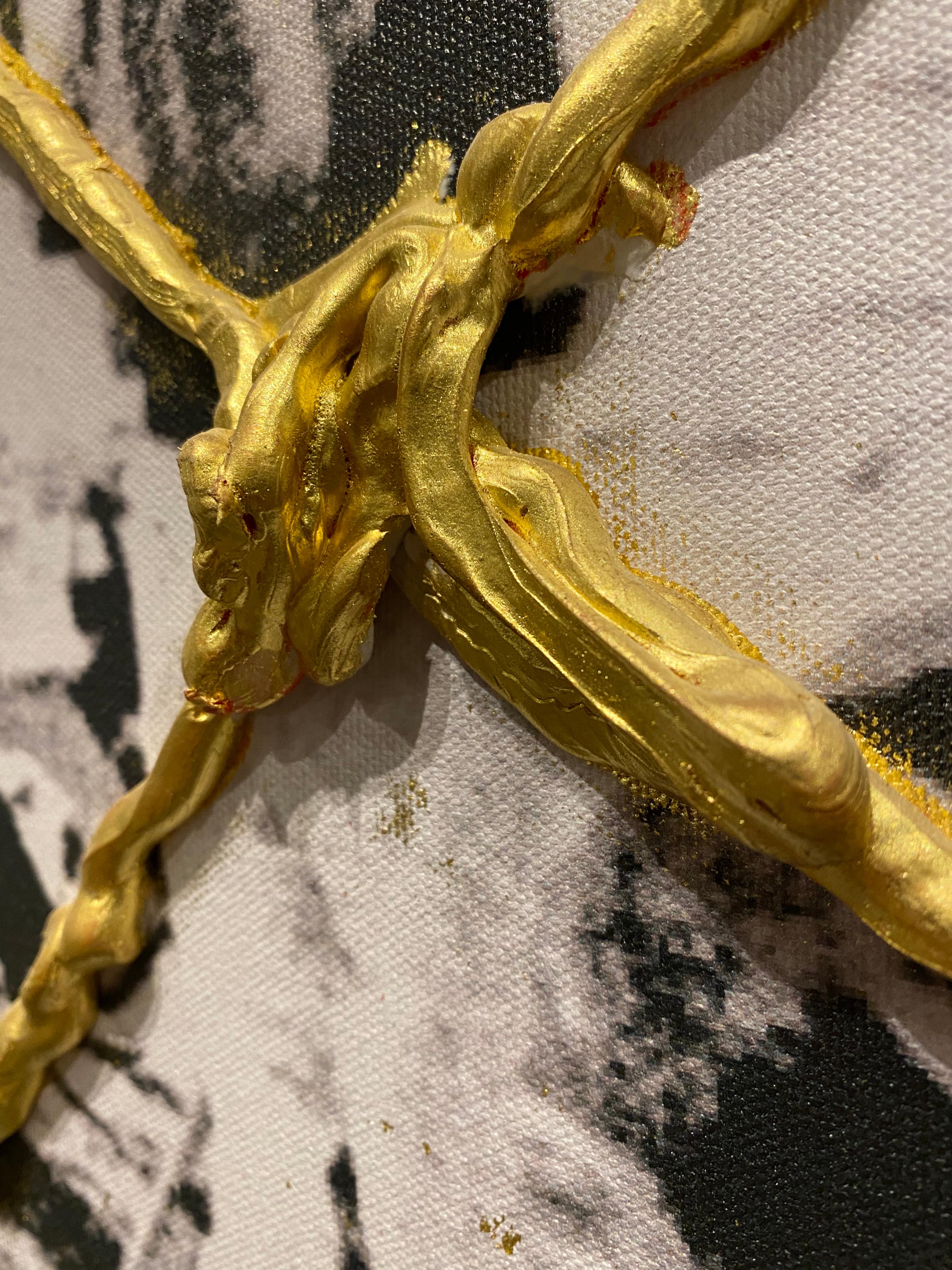 Diptyque Golden Dream, ca.2019  Techniques mixtes sur toile, feuille d'or 23 carats, édition 3/7 - Contemporain Photograph par Carlos Mercado