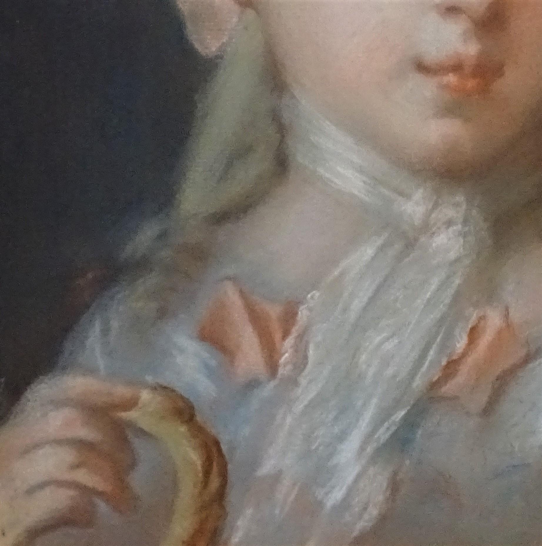 Pastel on paper on canvas, depicting Portrait of a girl with donut, in the style of Rosalba Carriera (Venice, 1675 - Venice, 1757).

The pastel in good overall conservative condition, is presented in a beautiful carved and gilded wood, coeval to the