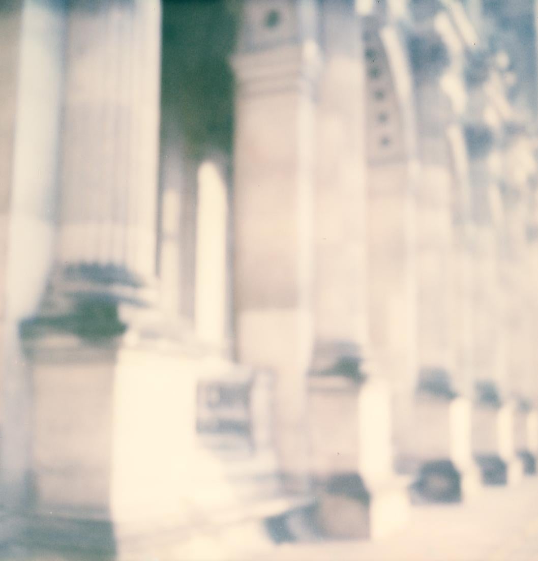 Pariser Spaziergänge III - Zeitgenössische Original gerahmte Landschaft Polaroid-Fotografie – Photograph von Pia Clodi
