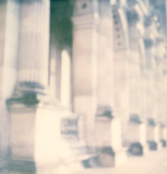 Passeggiate a Parigi III - Fotografia polaroid di paesaggio contemporanea originale con cornice