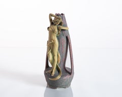 Schillernde Jugendstil-Mädchen von Ernst Wahliss auf Tulpe, um 1900