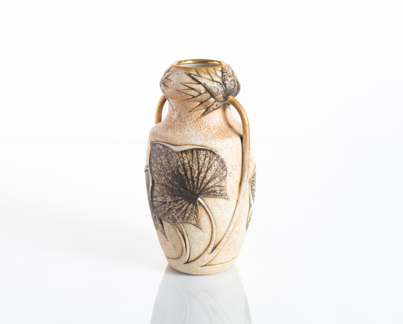 Amphora Vase with Water Lilies by Ernst Wahliss, att. Paul Dachsel, c. 1900 For Sale 1
