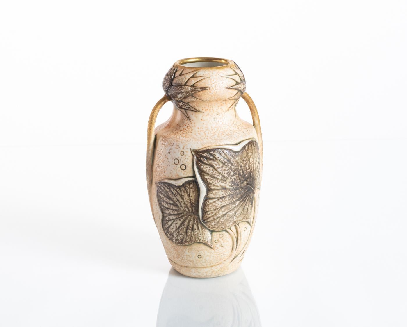 Amphora Vase with Water Lilies by Ernst Wahliss, att. Paul Dachsel, c. 1900 For Sale 3