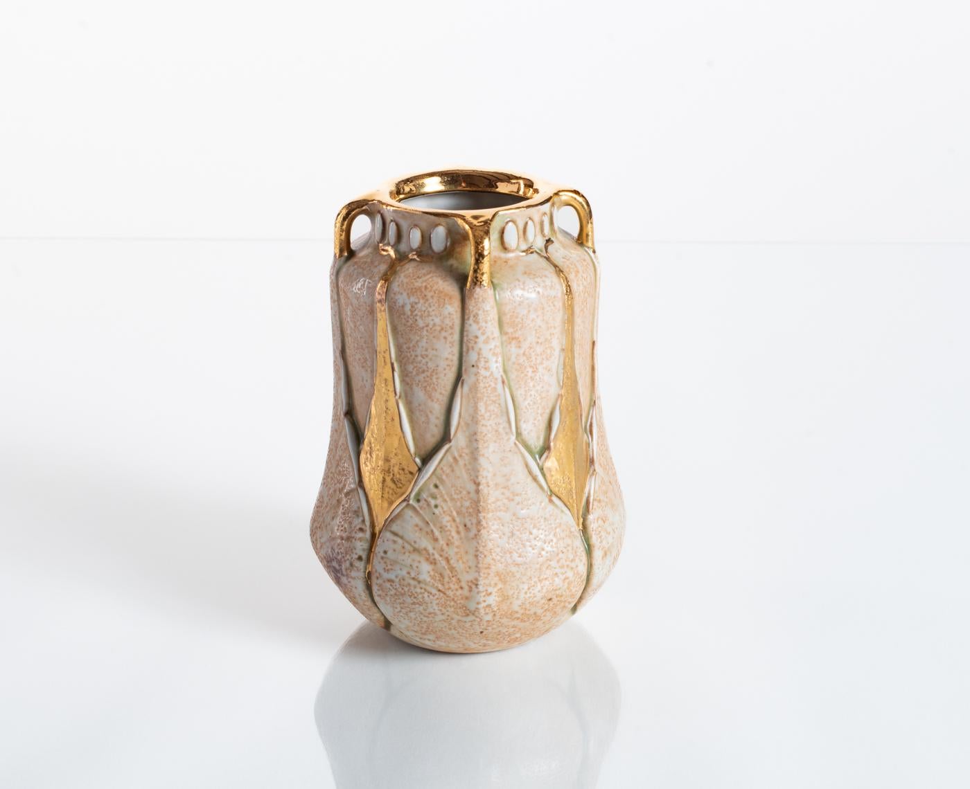 Amphora Vase with Ginkgo Leaves by Ernst Wahliss, att. Paul Dachsel, c. 1900 For Sale 2