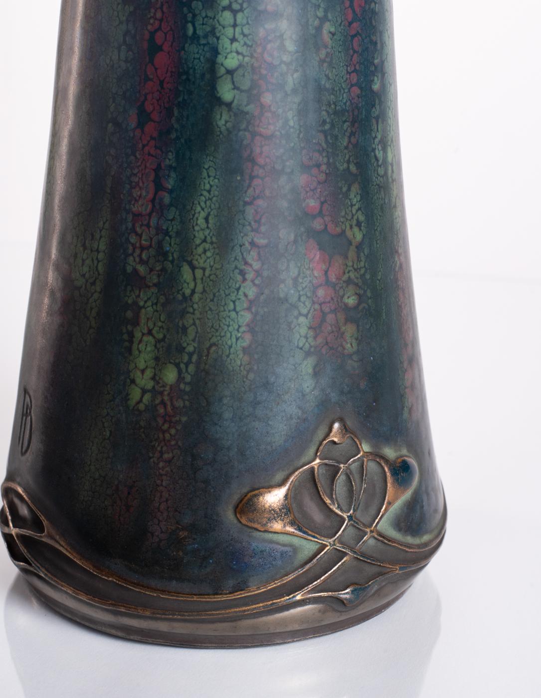 Vase à couronne florale de Paul Dachsel pour Amphora c. 1900 en vente 4