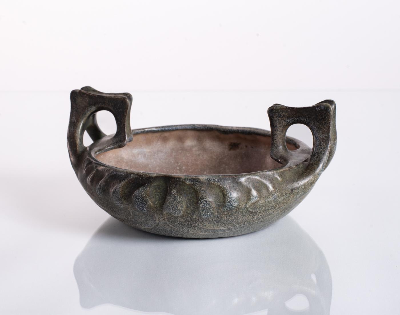 Two-Handled Biomorphic Bowl by Amphora, Art Nouveau c. 1900 For Sale 4