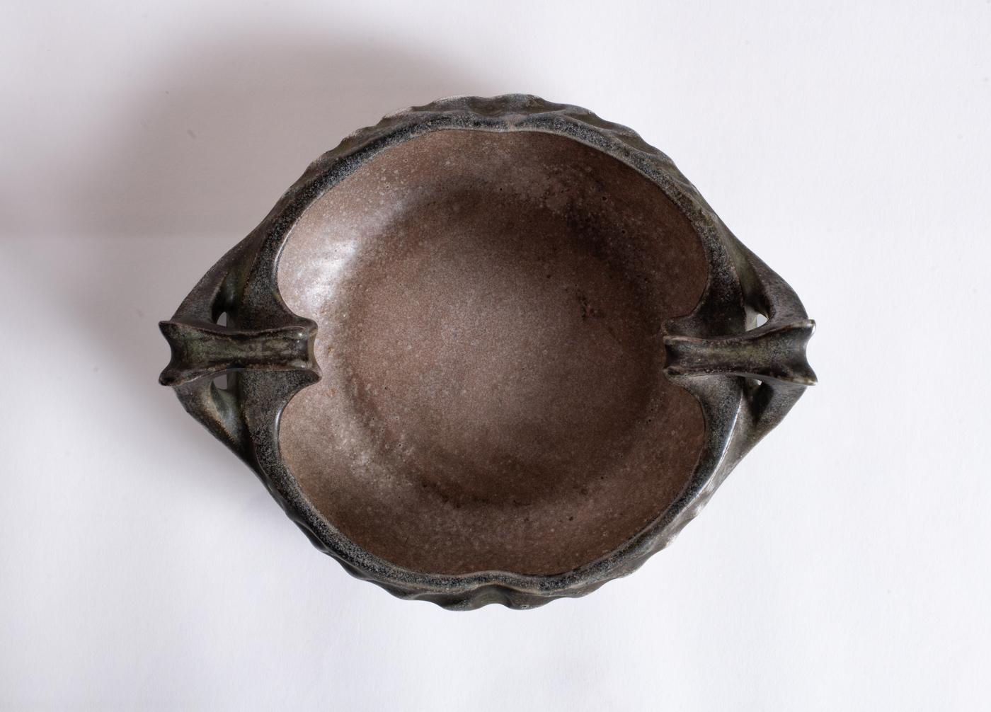 Two-Handled Biomorphic Bowl by Amphora, Art Nouveau c. 1900 For Sale 3