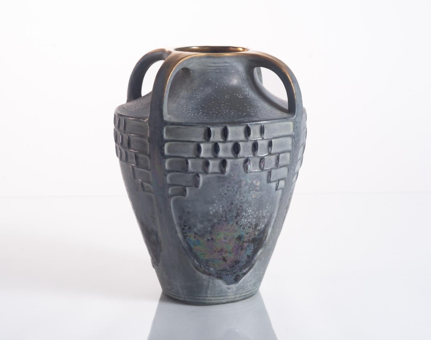 Whereas earlier Art Nouveau pottery focused on asymmetrical design to represent the wild and unpredictable aspects of nature, forward-thinking artists such as Paul Dachsel and those of the Vienna Secession also explored the geometric elements of