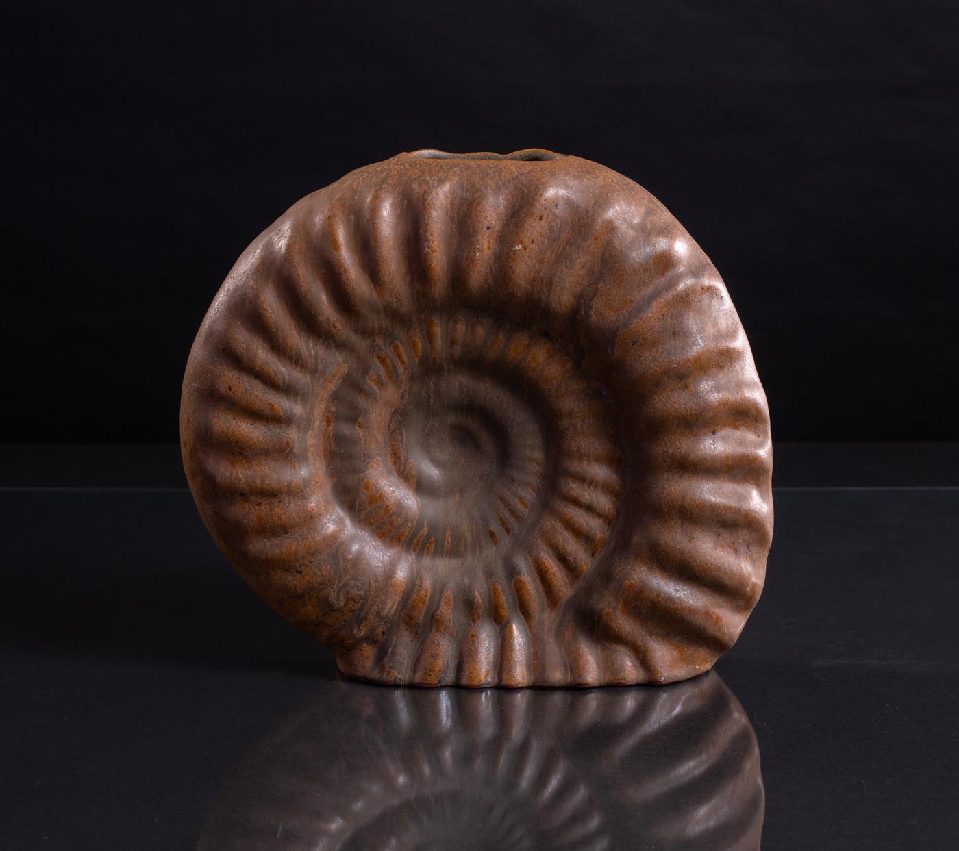Organic Ammonite Vase by Schäffenacker, Modernist c. 1950 - Naturalistic Art by Helmut Friedrich Schäffenacker