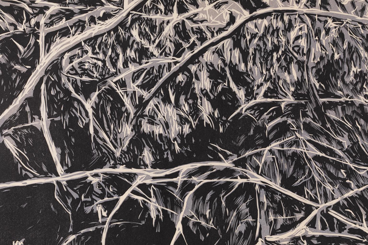 Remolino - Impresión grande de ramas enredadas con follaje en negro y gris - Print Contemporáneo de Hannah Skoonberg