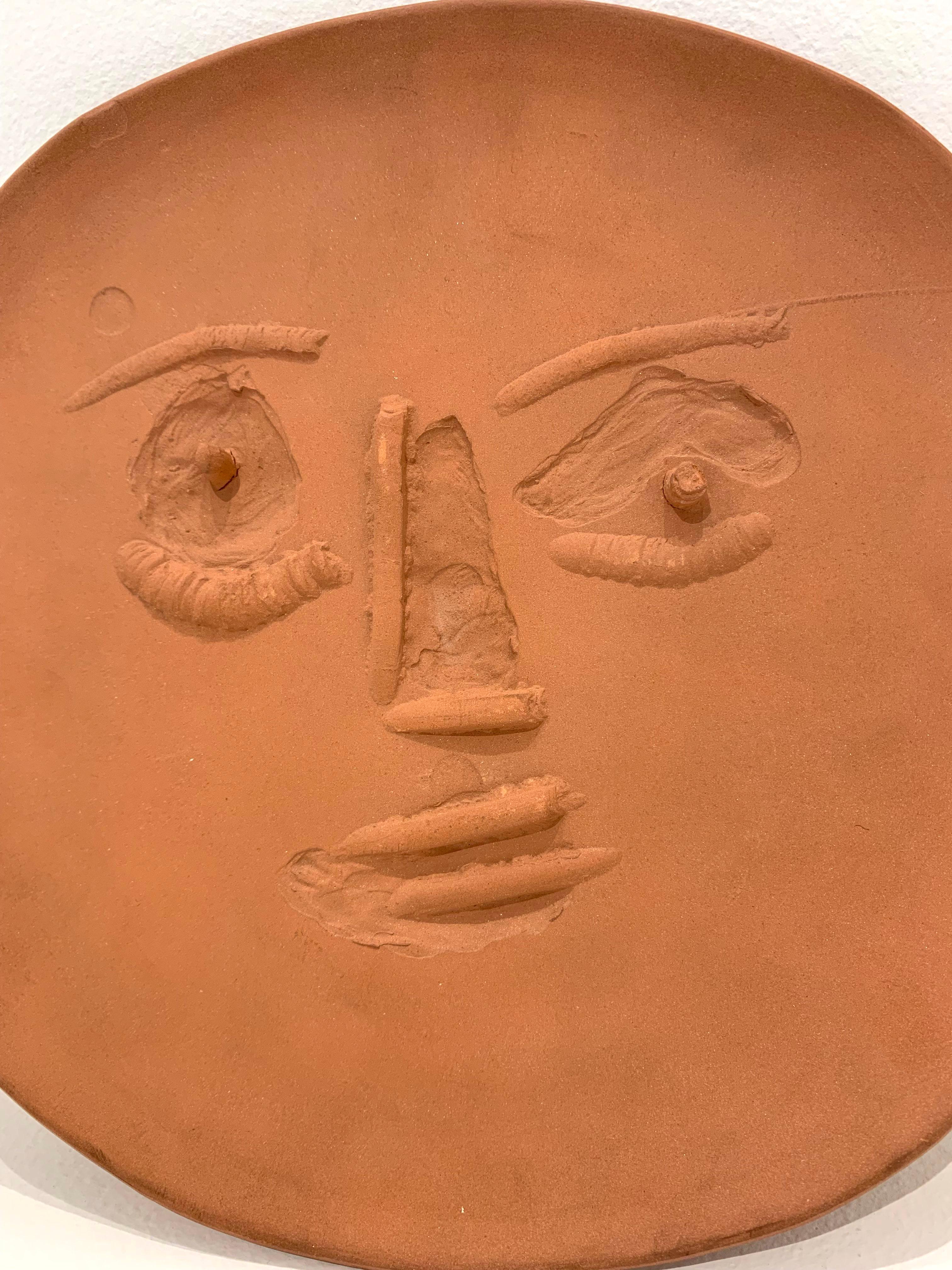 Visage lunaire, by Pablo Picasso, Unique Sculpture, Terracotta, Design, Plate

Visage lunaire en relief
Unique work
1960
Ceramic with elements in relief
D. 25.1 cm / 9.8 in.
Stamped on the back : Madoura plein feu, Empreinte originale de