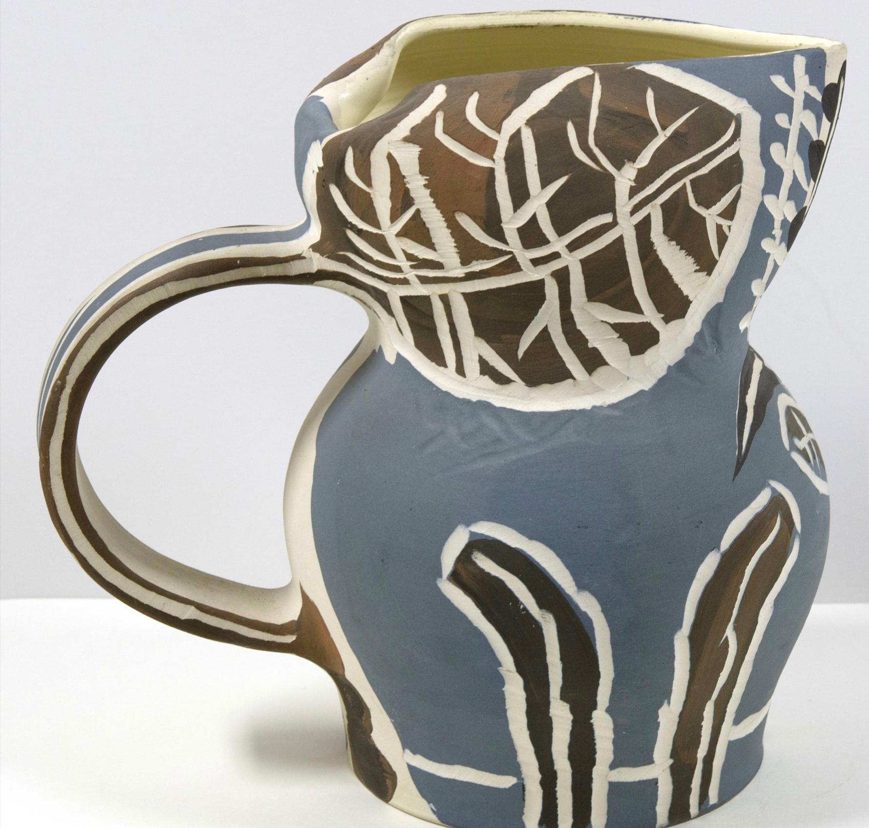 Pichet Gothique aux feuilles, Picasso, Pitcher, Ceramic, Design, Deco, Leaves - Sculpture by Pablo Picasso