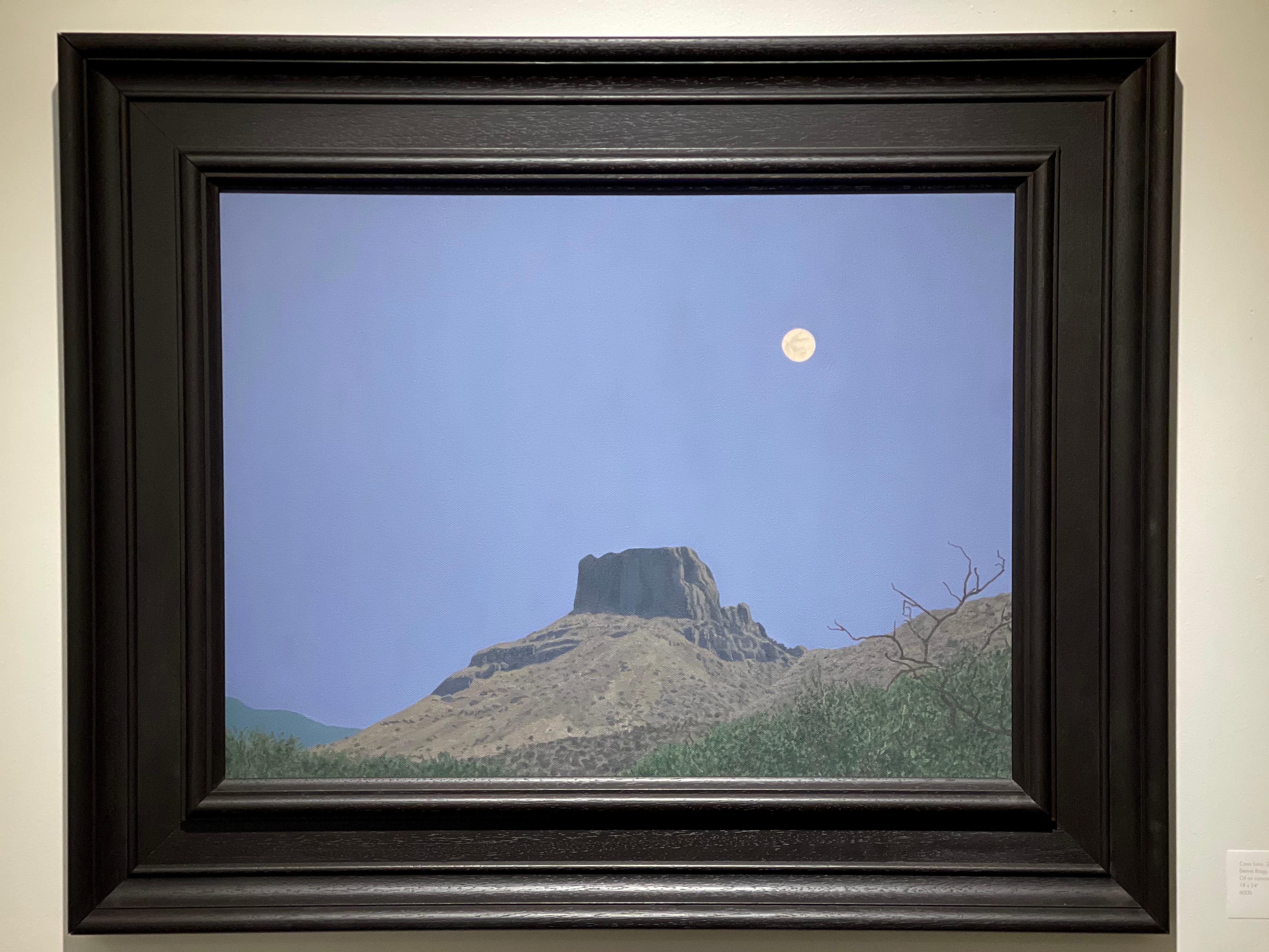 Casa Luna'. Zeitgenössisches amerikanisches Landschaftsgemälde des Monds und des Berges:: Öl (Grau), Landscape Painting, von Dennis Blagg