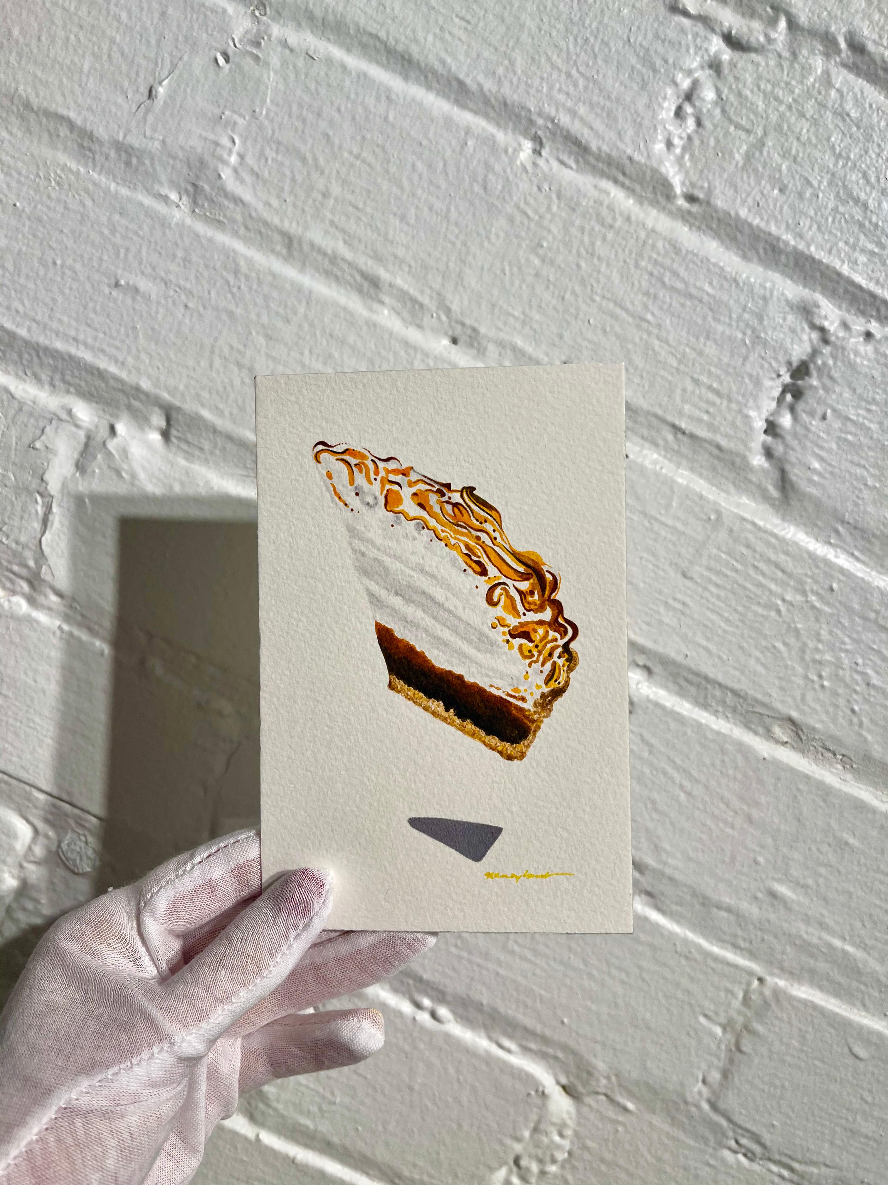 Petite pièce à dessert contemporaine à l'aquarelle en forme de chocolat idéale pour la cuisine, le bar et le bar  - Réalisme américain Art par Nancy Lamb 
