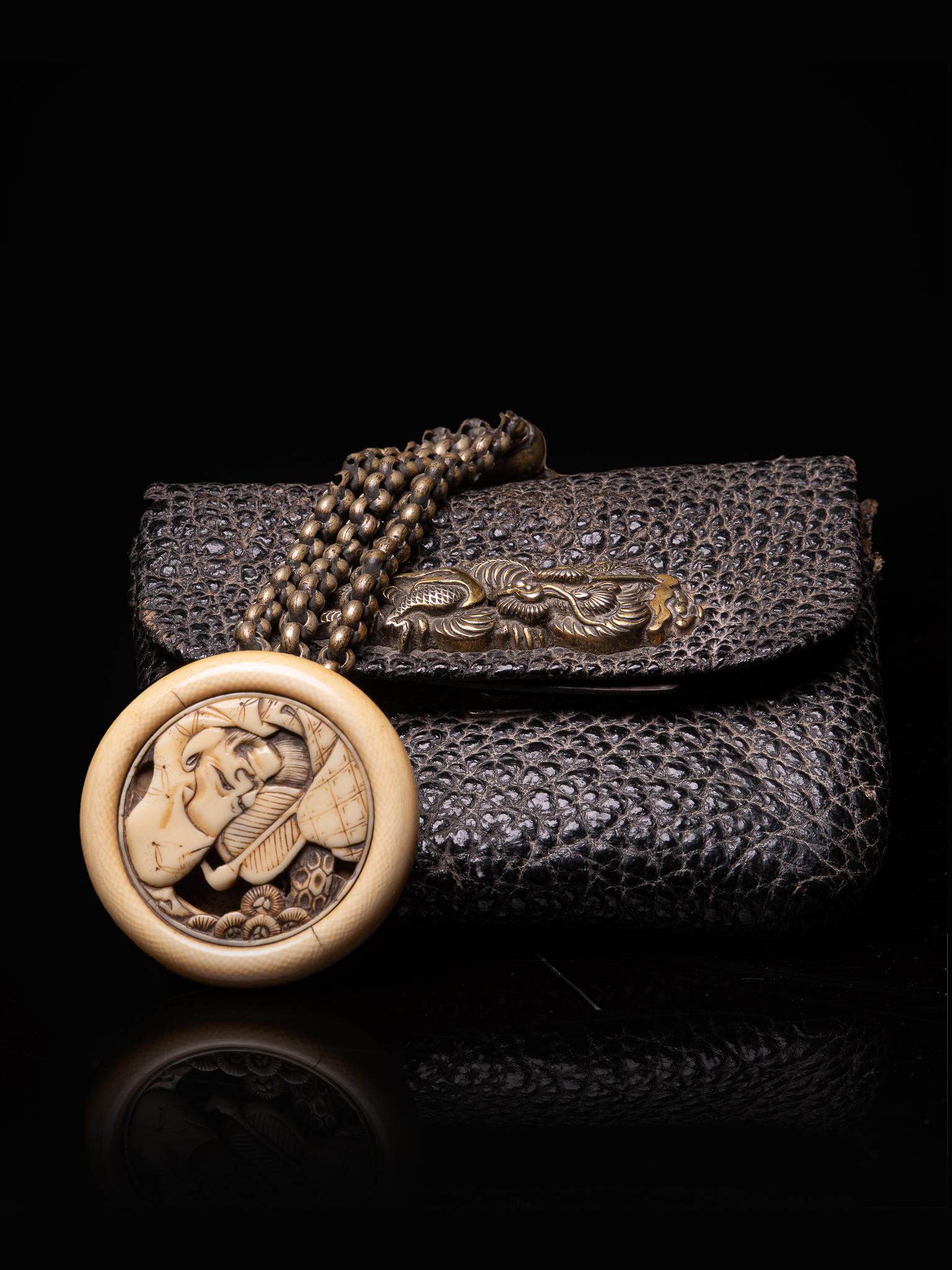 Execeptional Japanese Tobacco Pouch in Ray Skin with a Dragon-Shaped Closure - Art by Unknown