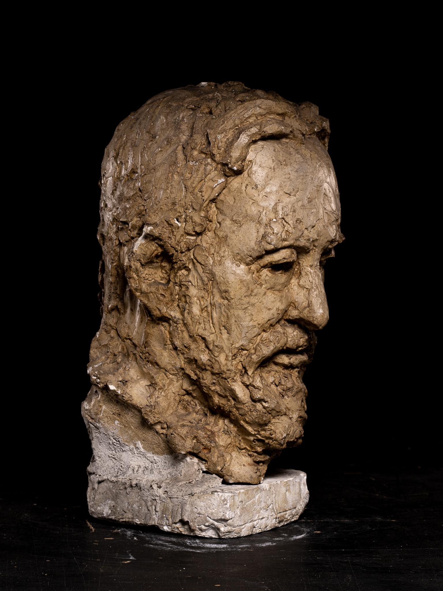 Gustave Fontaine (1877-1952), Sélection de 2 têtes sculptées en plâtre  modèles. en vente 3
